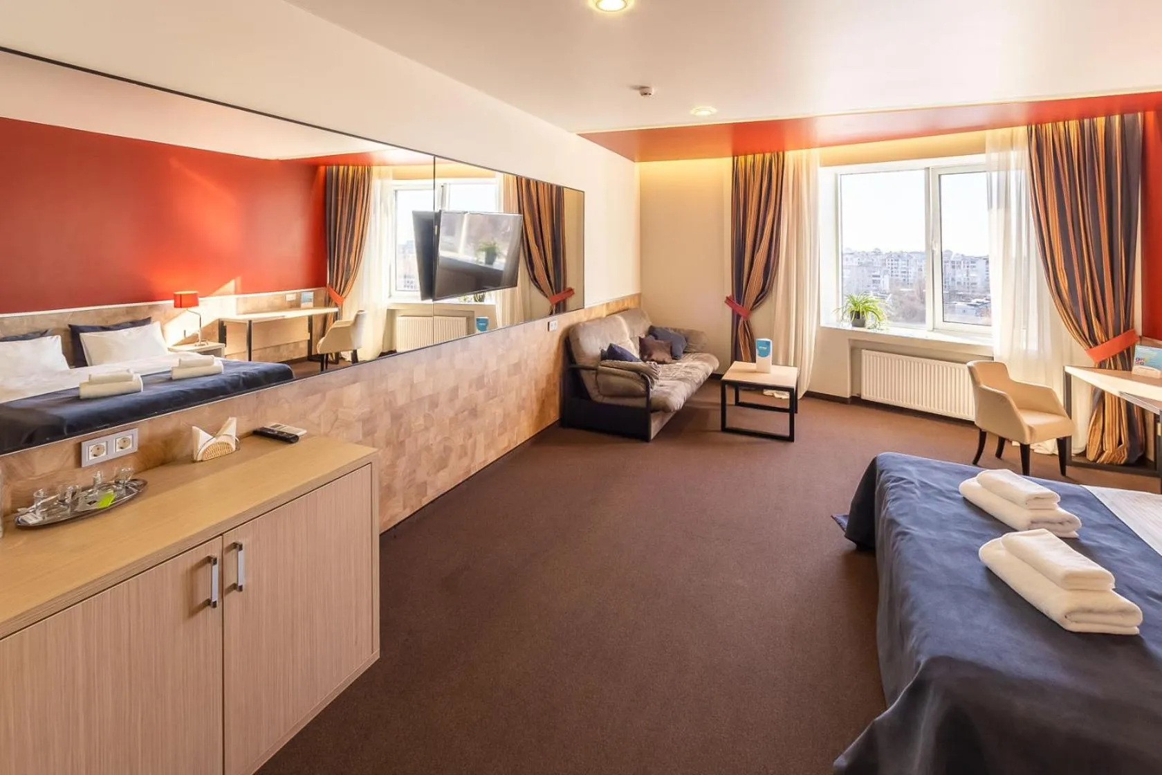 Seating area, Bed in Mini-hotel People