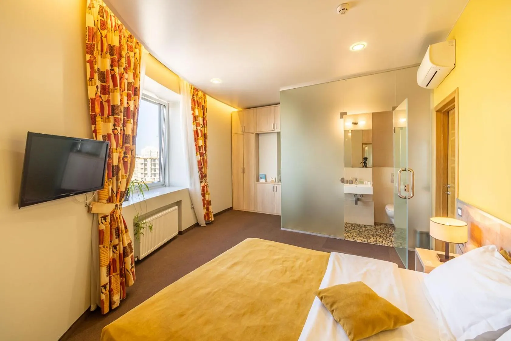 TV and multimedia, Bed in Mini-hotel People