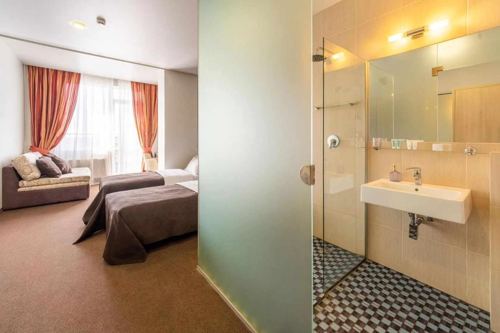 Shower, Bed in Mini-hotel People