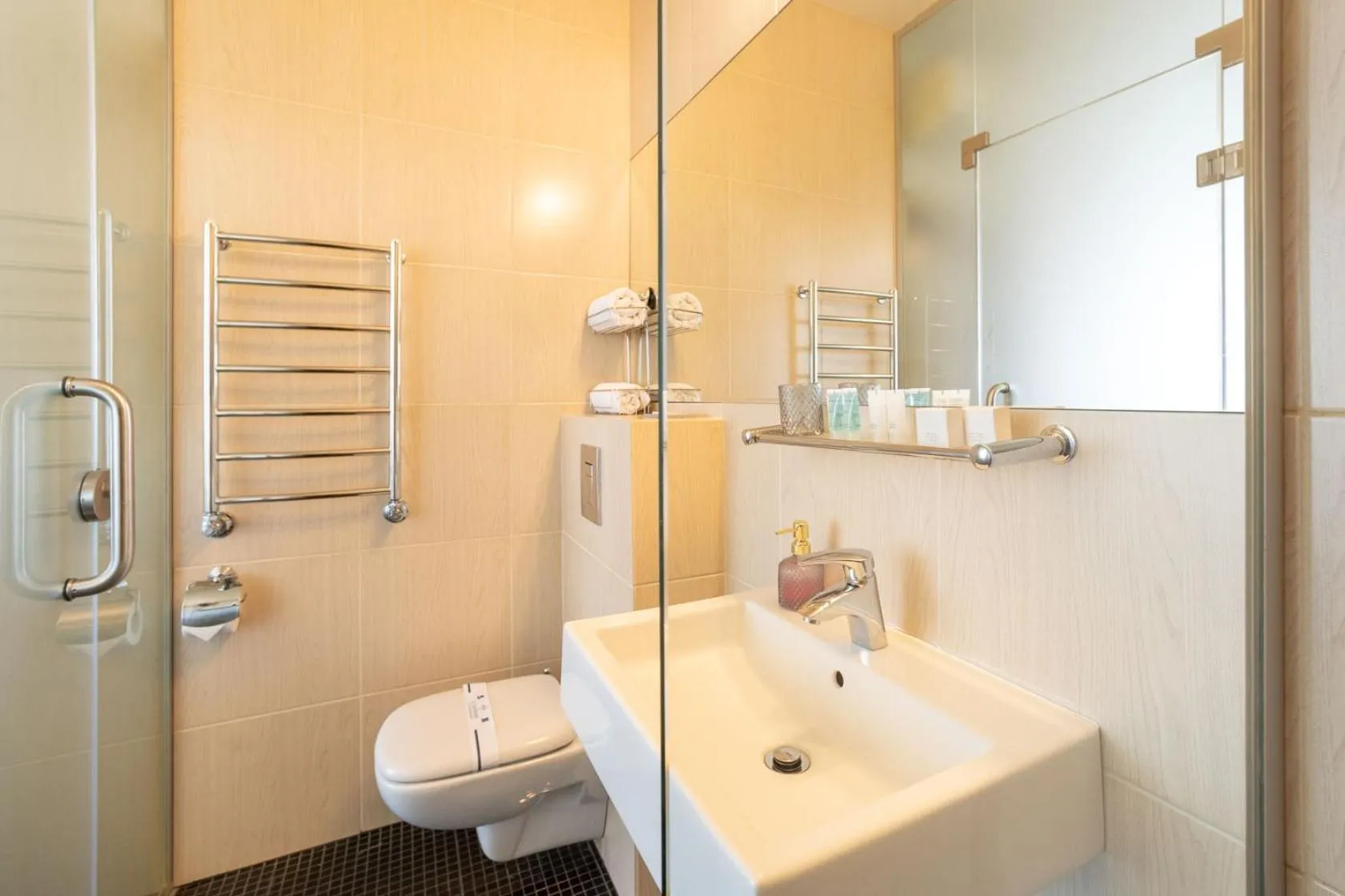 Toilet in Mini-hotel People
