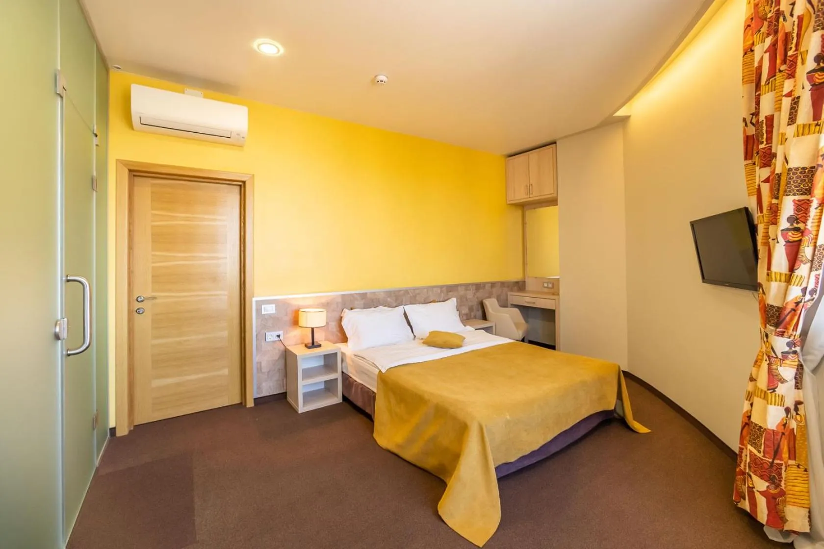 Bed in Mini-hotel People