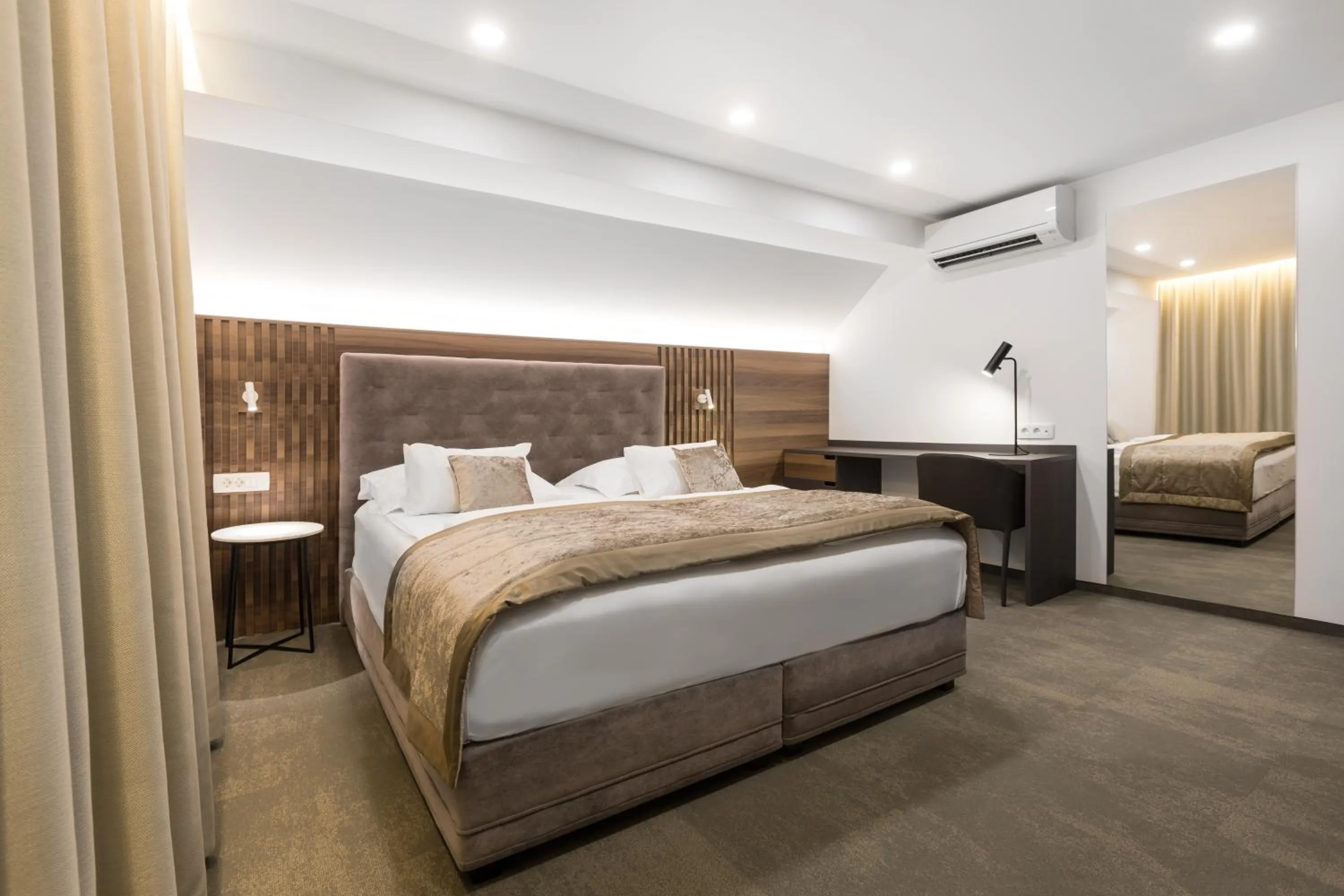 Bed in Garni Hotel Cirman