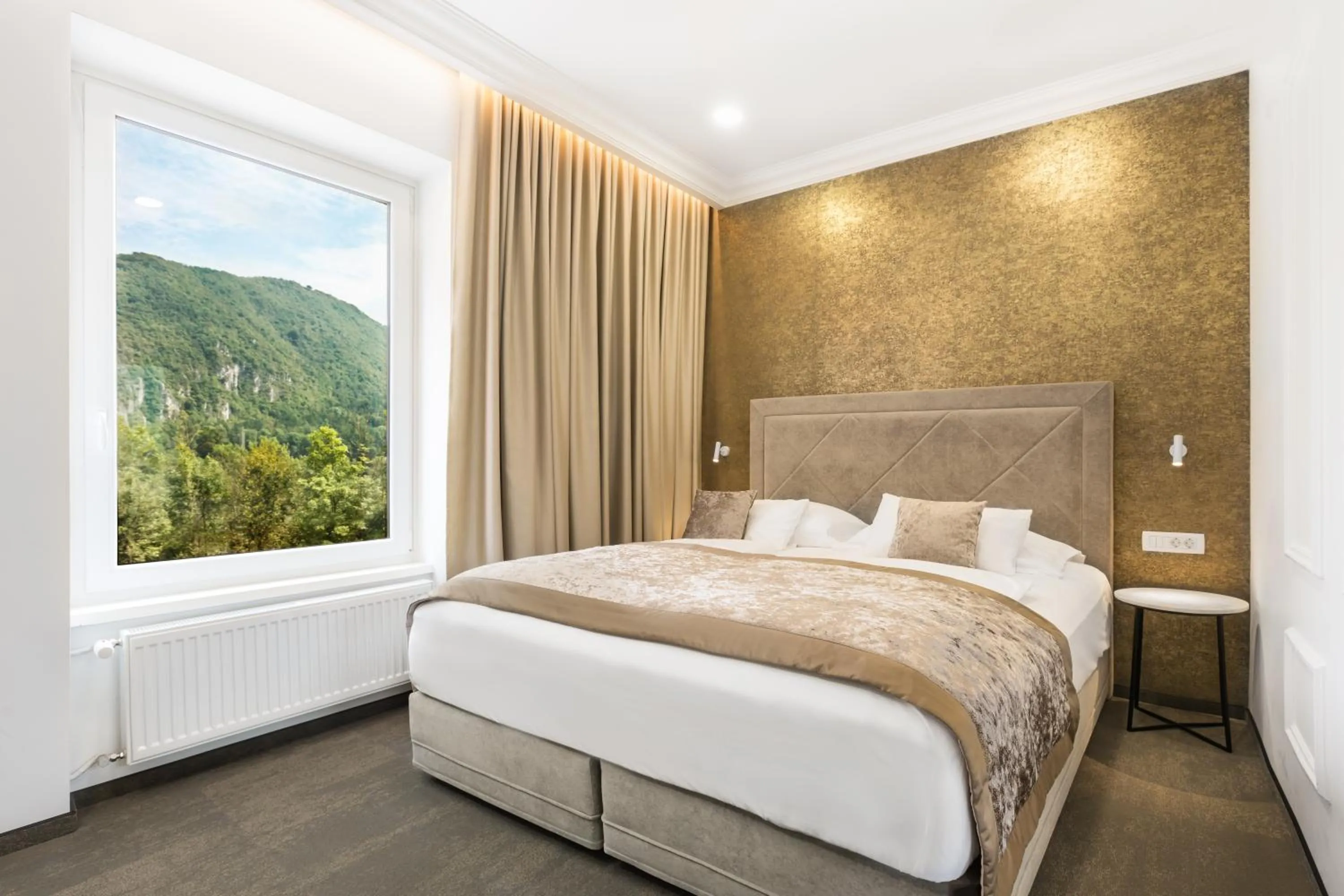Bed in Garni Hotel Cirman