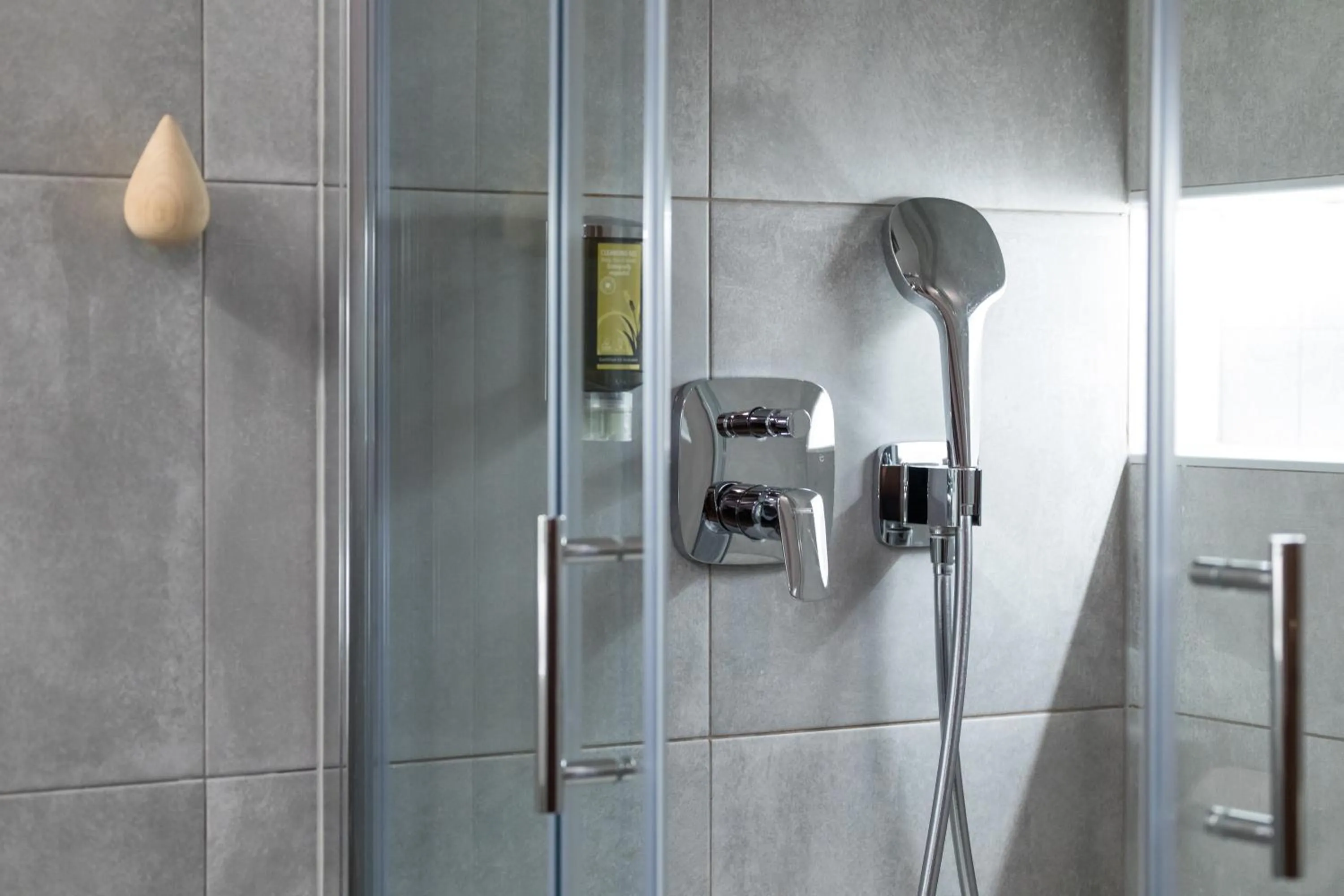 Shower in Garni Hotel Cirman