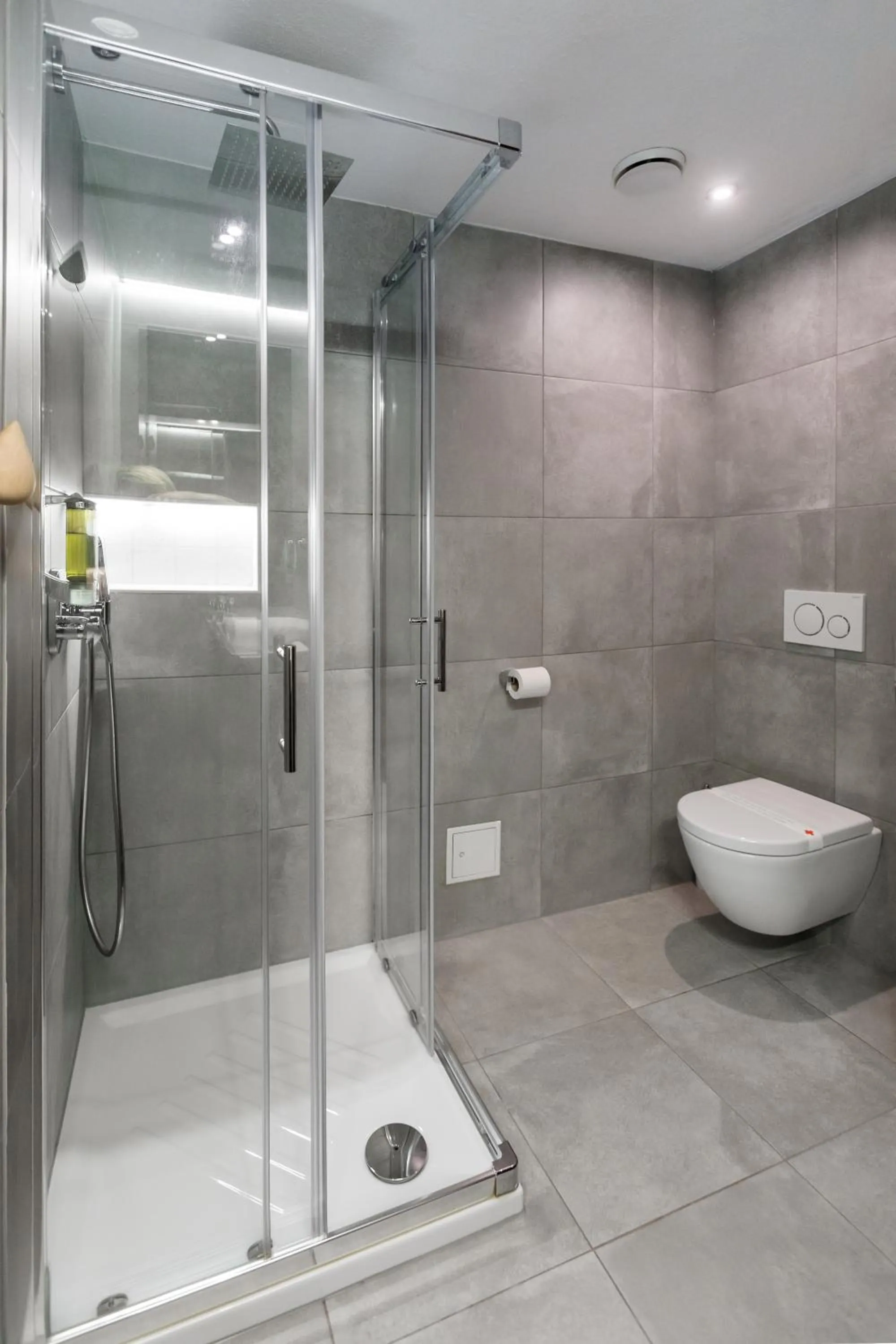 Bathroom in Garni Hotel Cirman