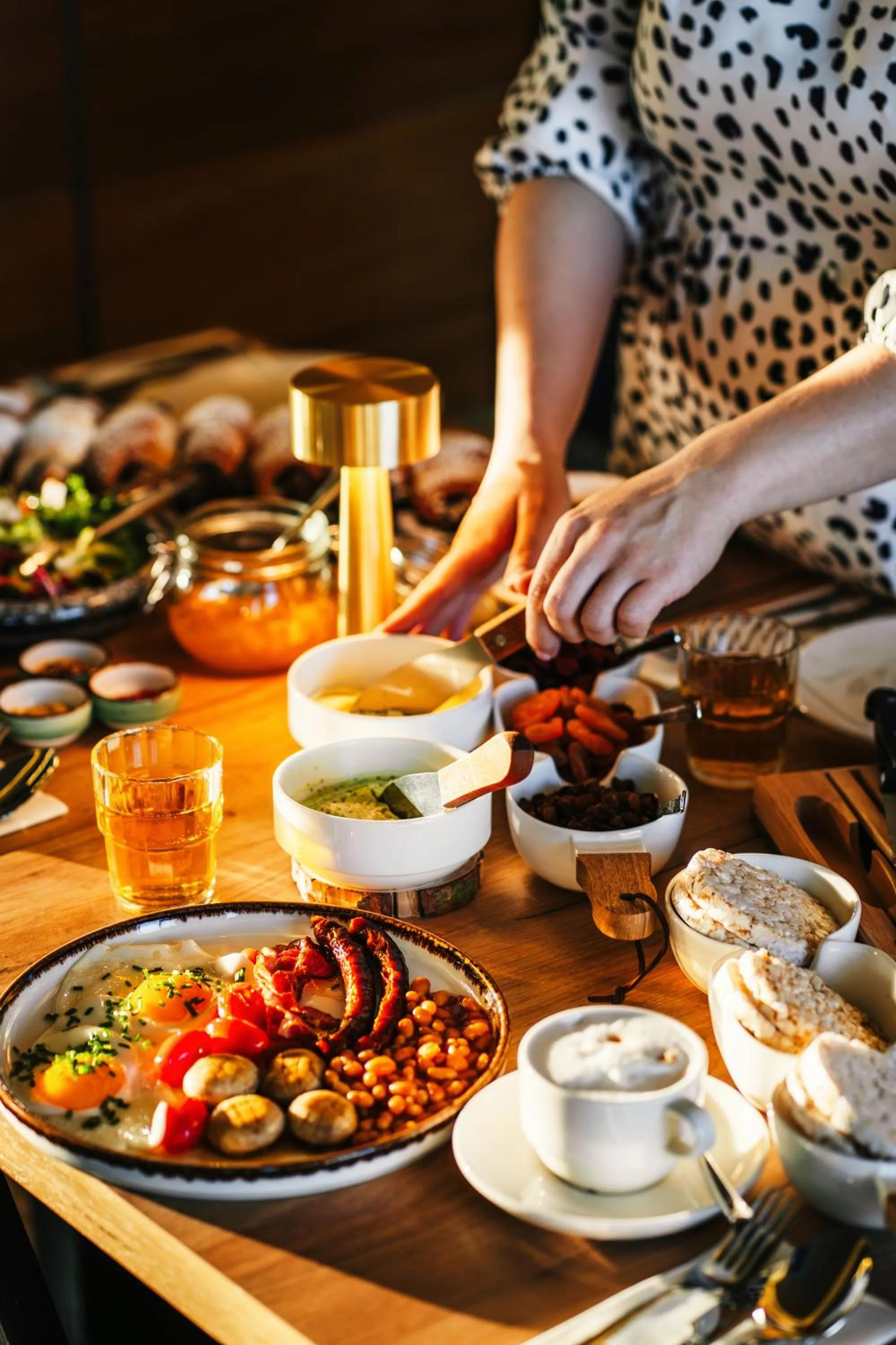 Restaurant/places to eat in Green Hotel