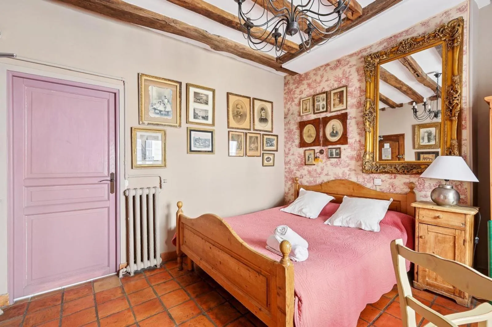 Bed in Hotel de Nesle