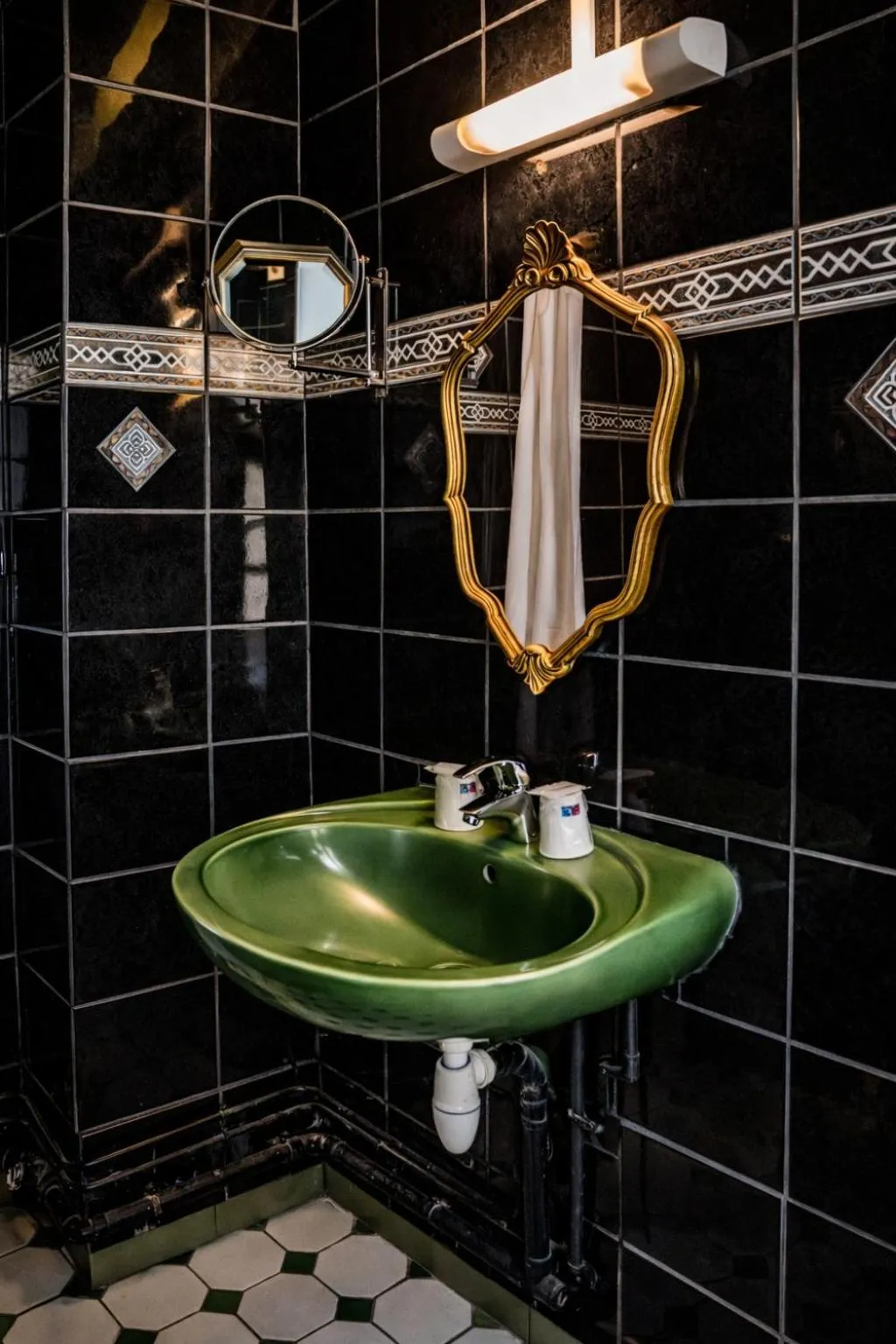 Bathroom in Hotel de Nesle
