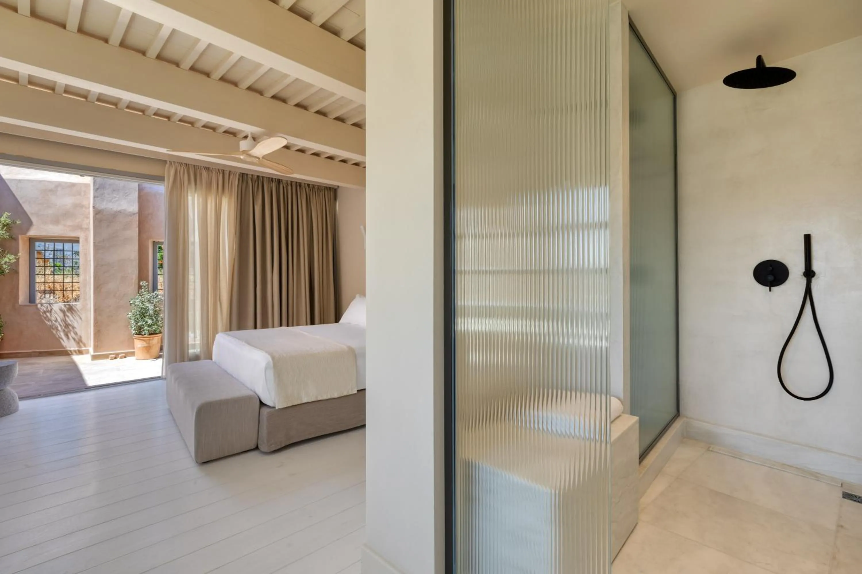 Shower in AZADE Chania