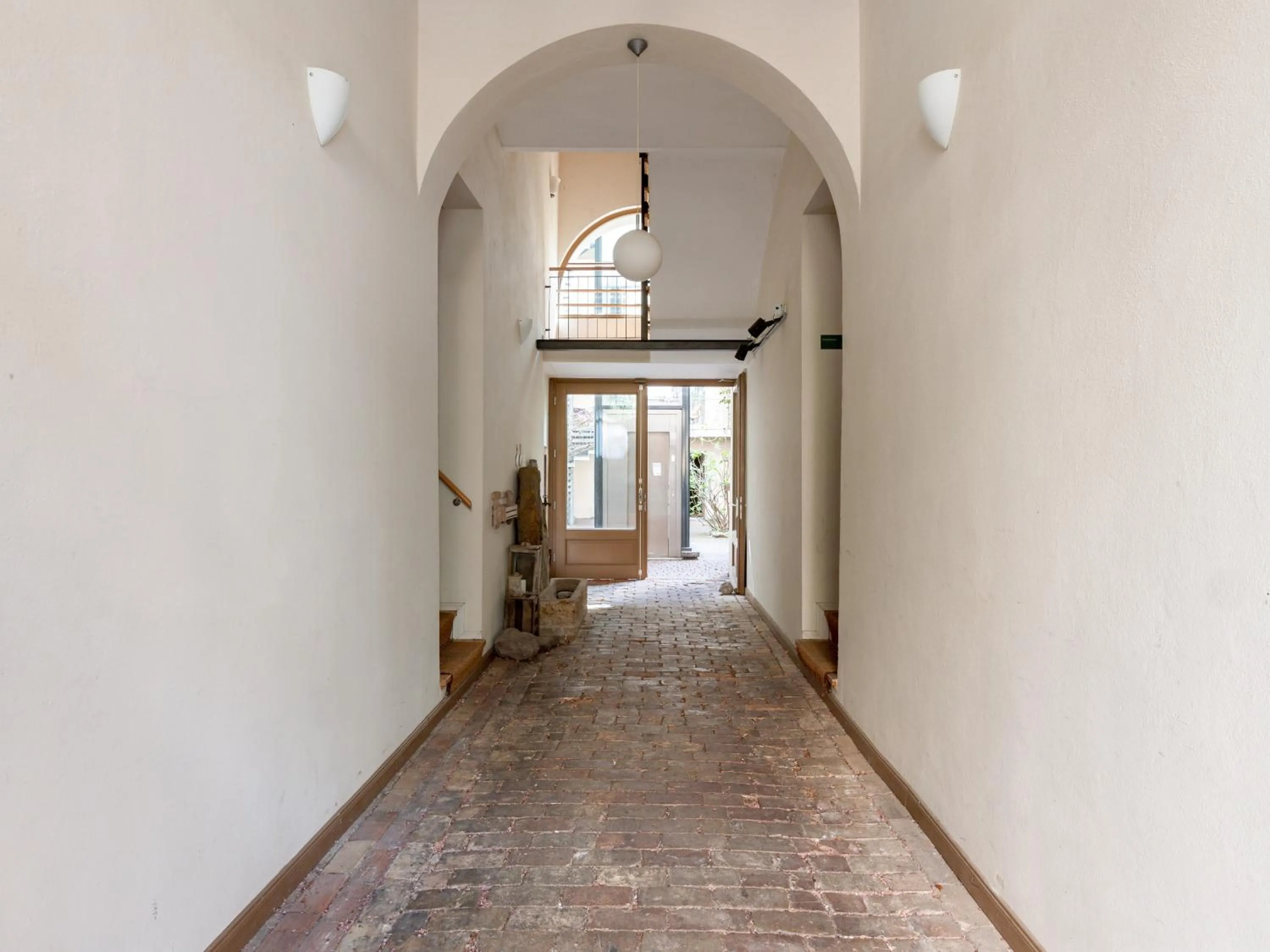 Property building in Schoenhouse City Street