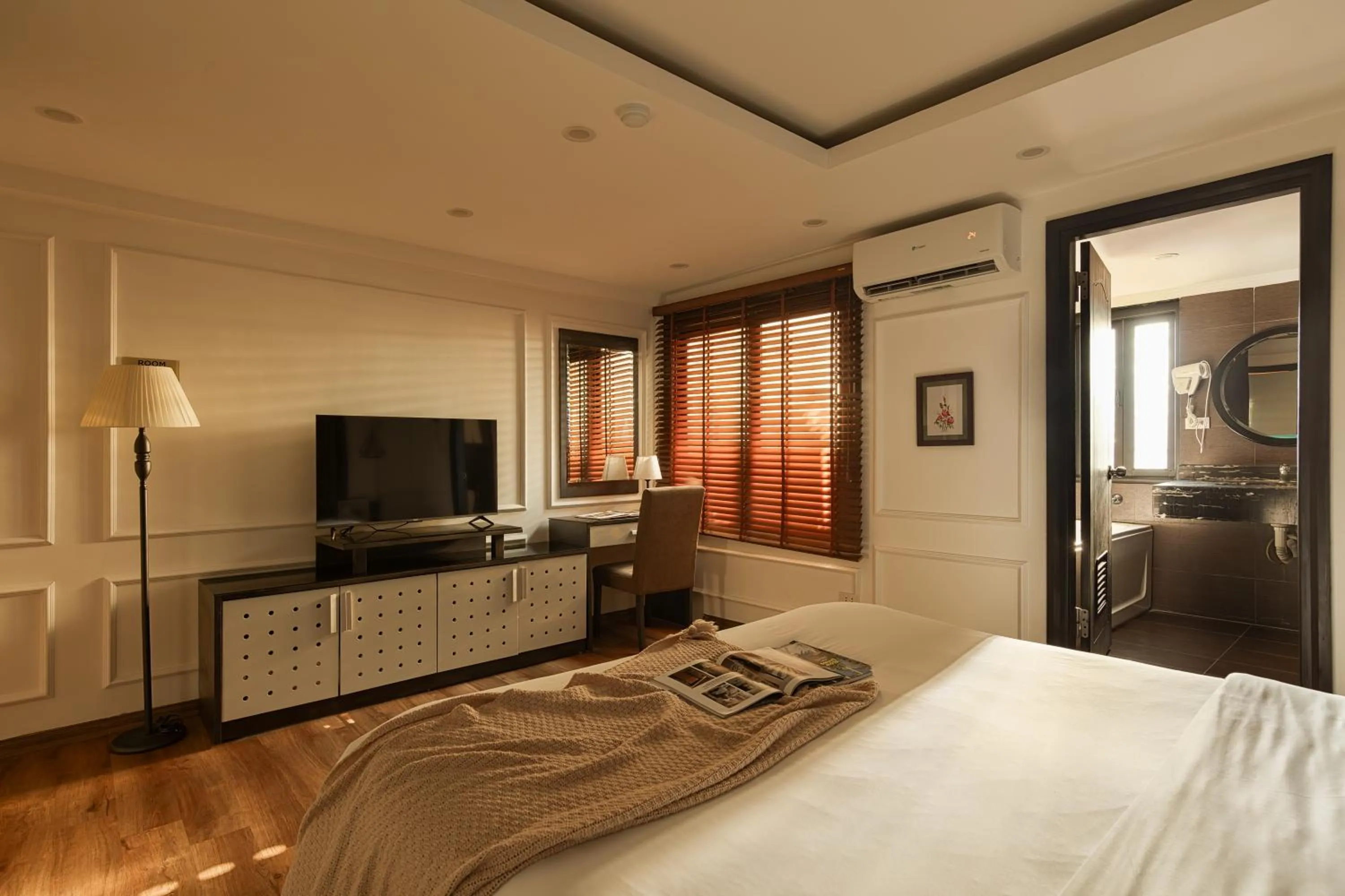 Bedroom, Bed in Keypad Hotel - 24 Hang Ga