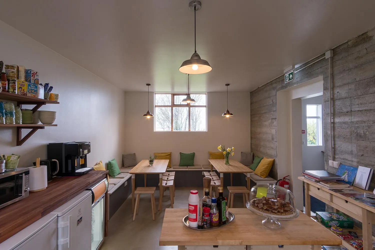 Communal kitchen in Skyrhusid HI Hostel