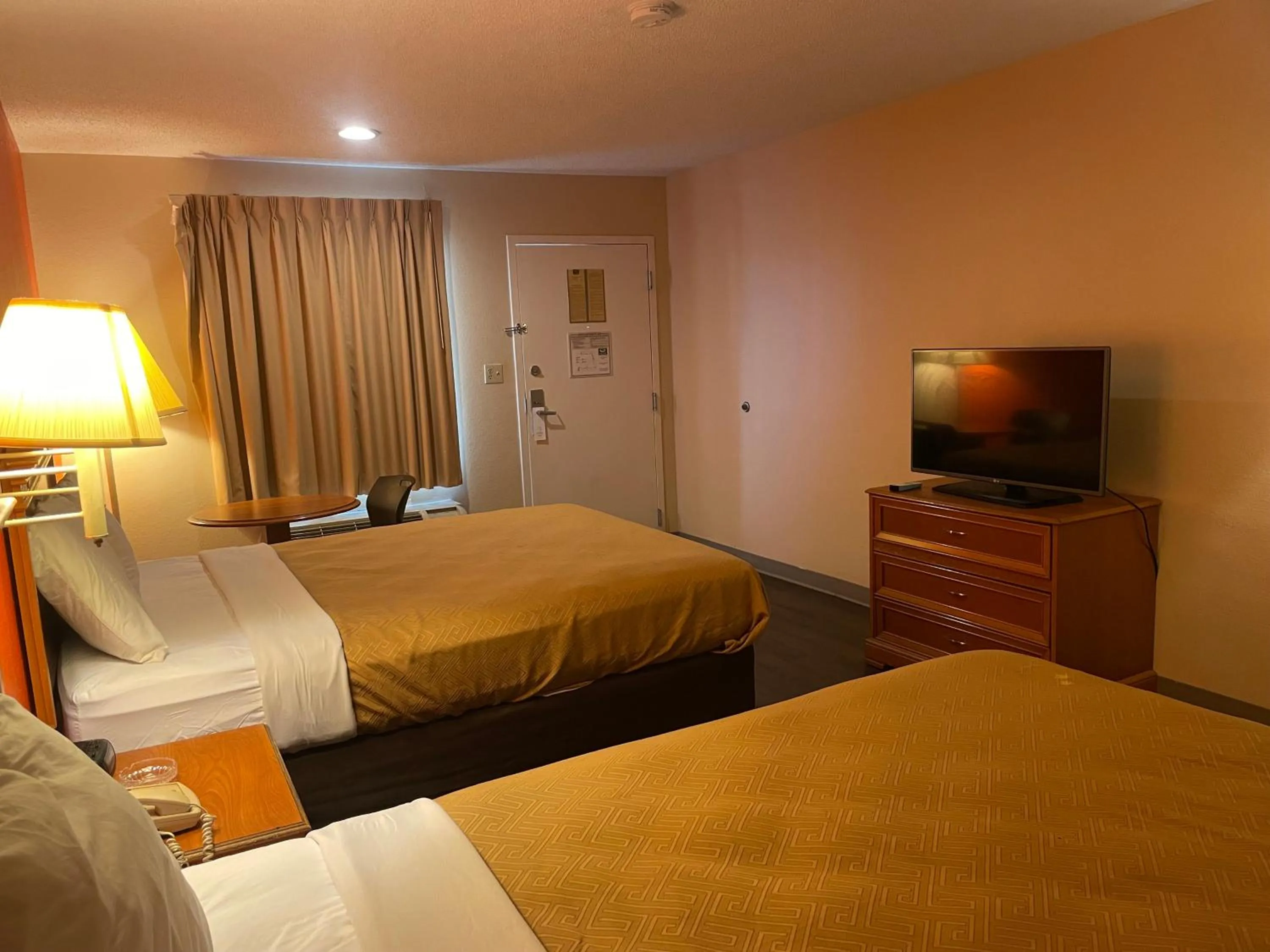 Photo of the whole room in Magnolia Inn