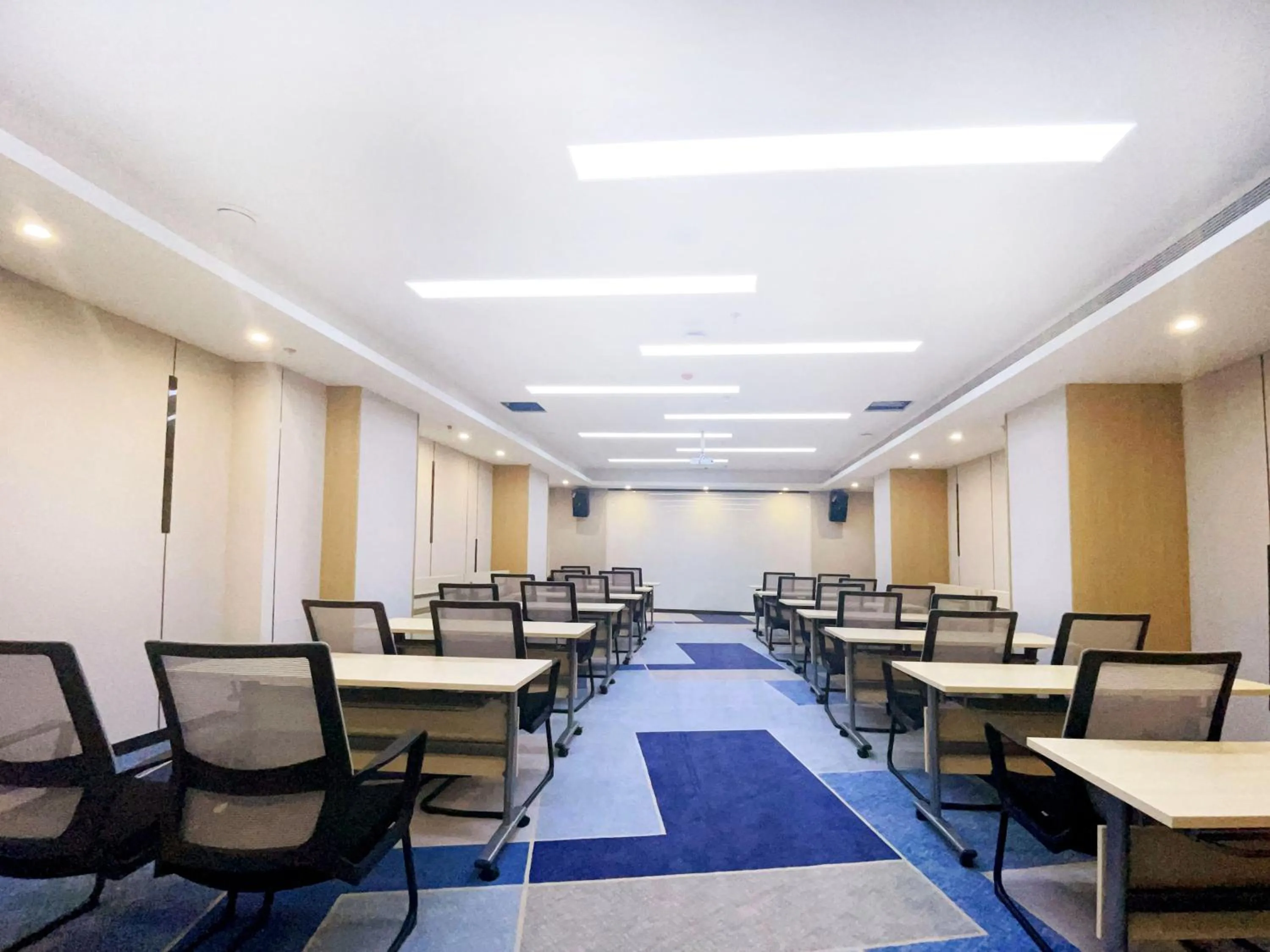 Meeting/conference room, Swimming Pool in Holiday Inn Express Hohhot East Station, an IHG Hotel