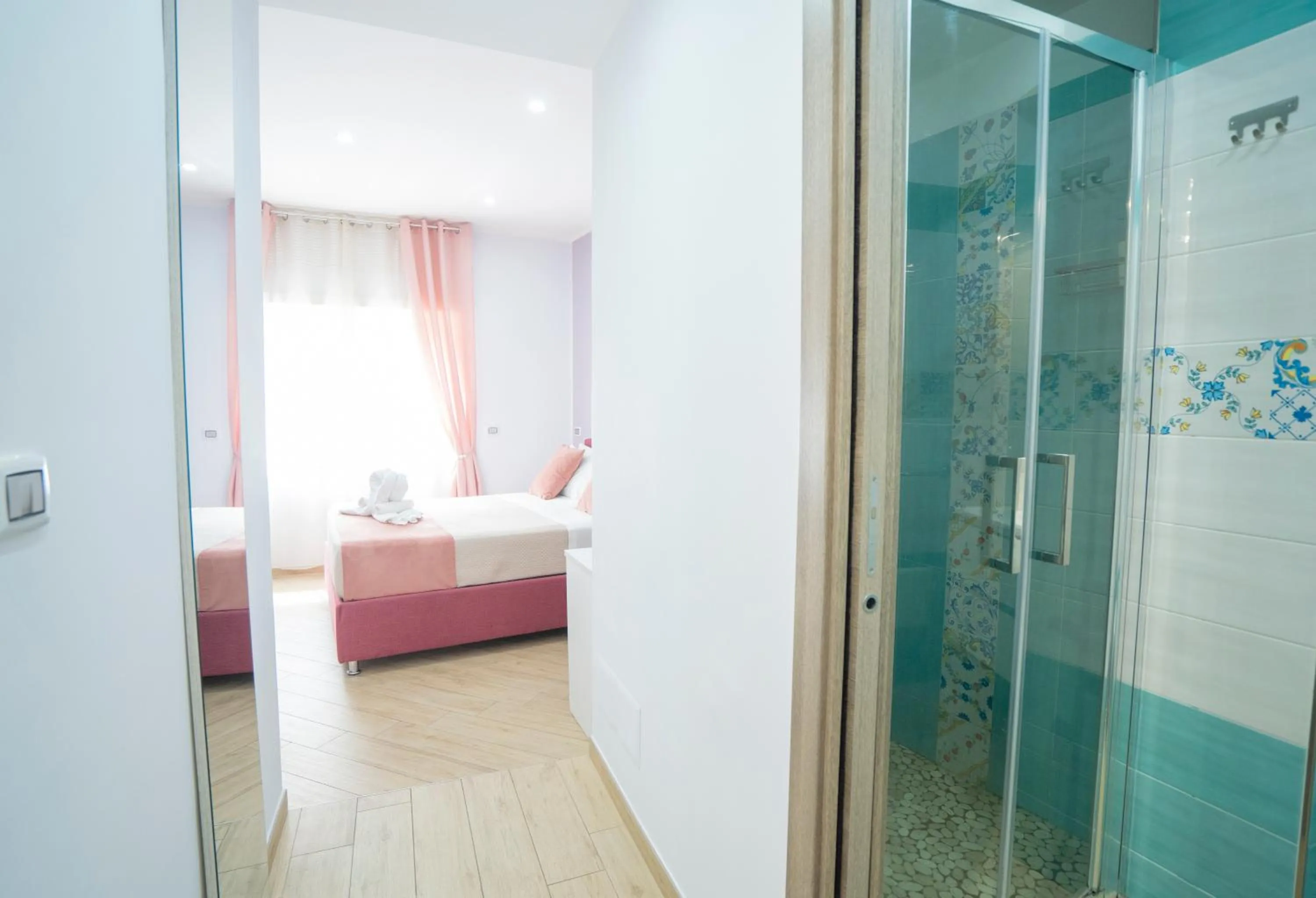Shower, Bed in SYMPHONY HOUSE