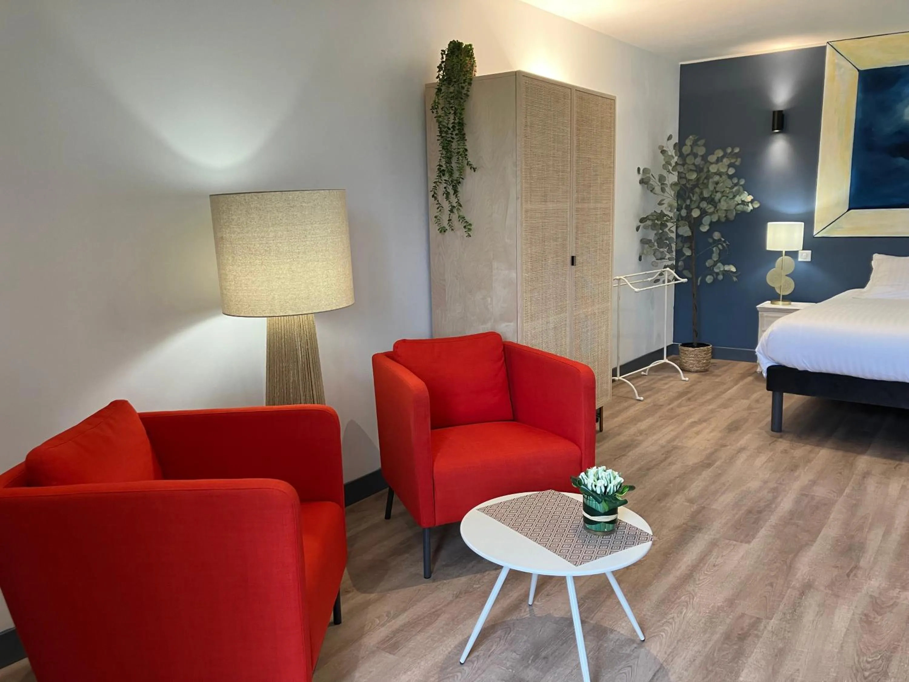 Seating area, Bed in Le Clos du Peintre