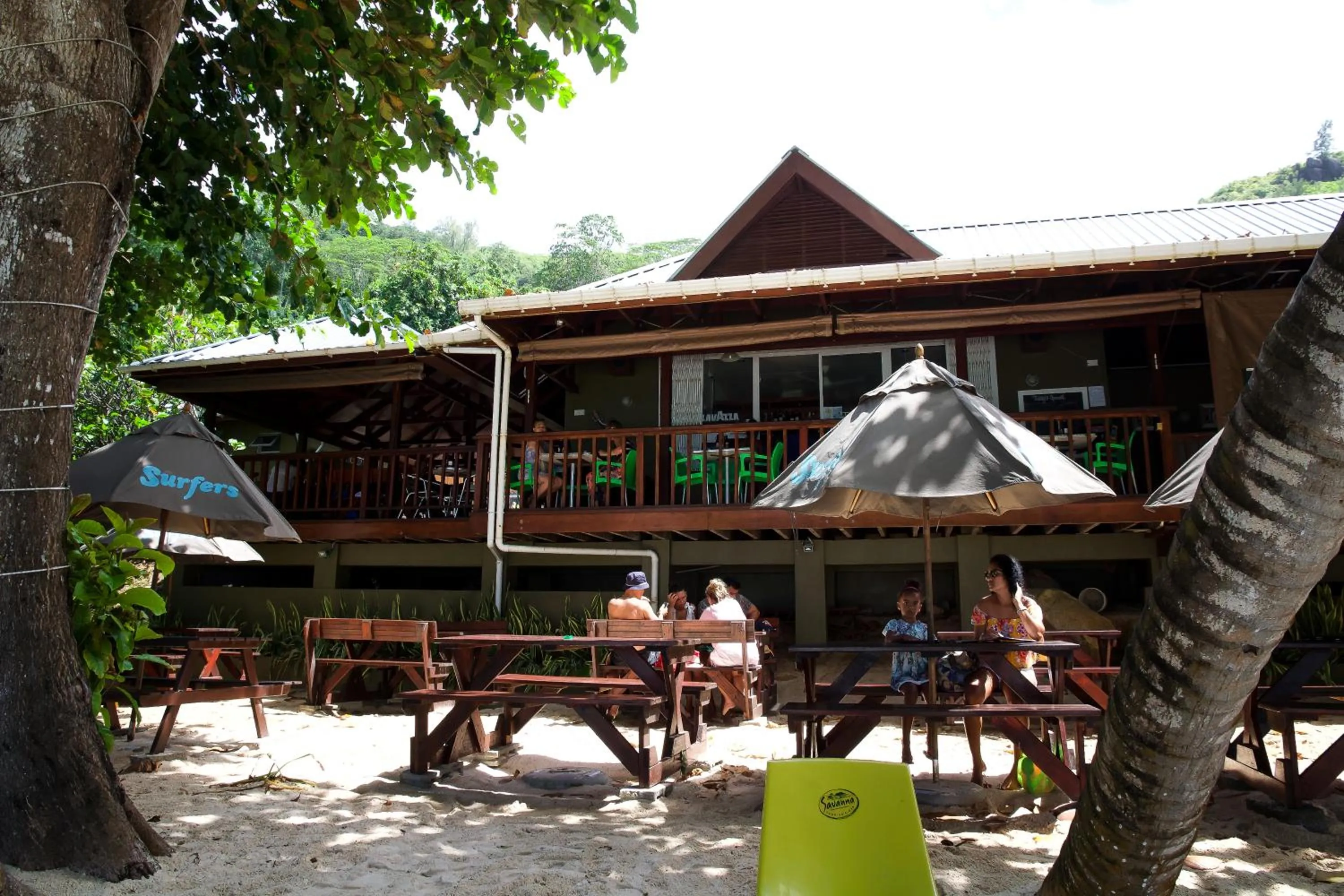 Restaurant/places to eat in Surfers Beach Self Catering Chalets