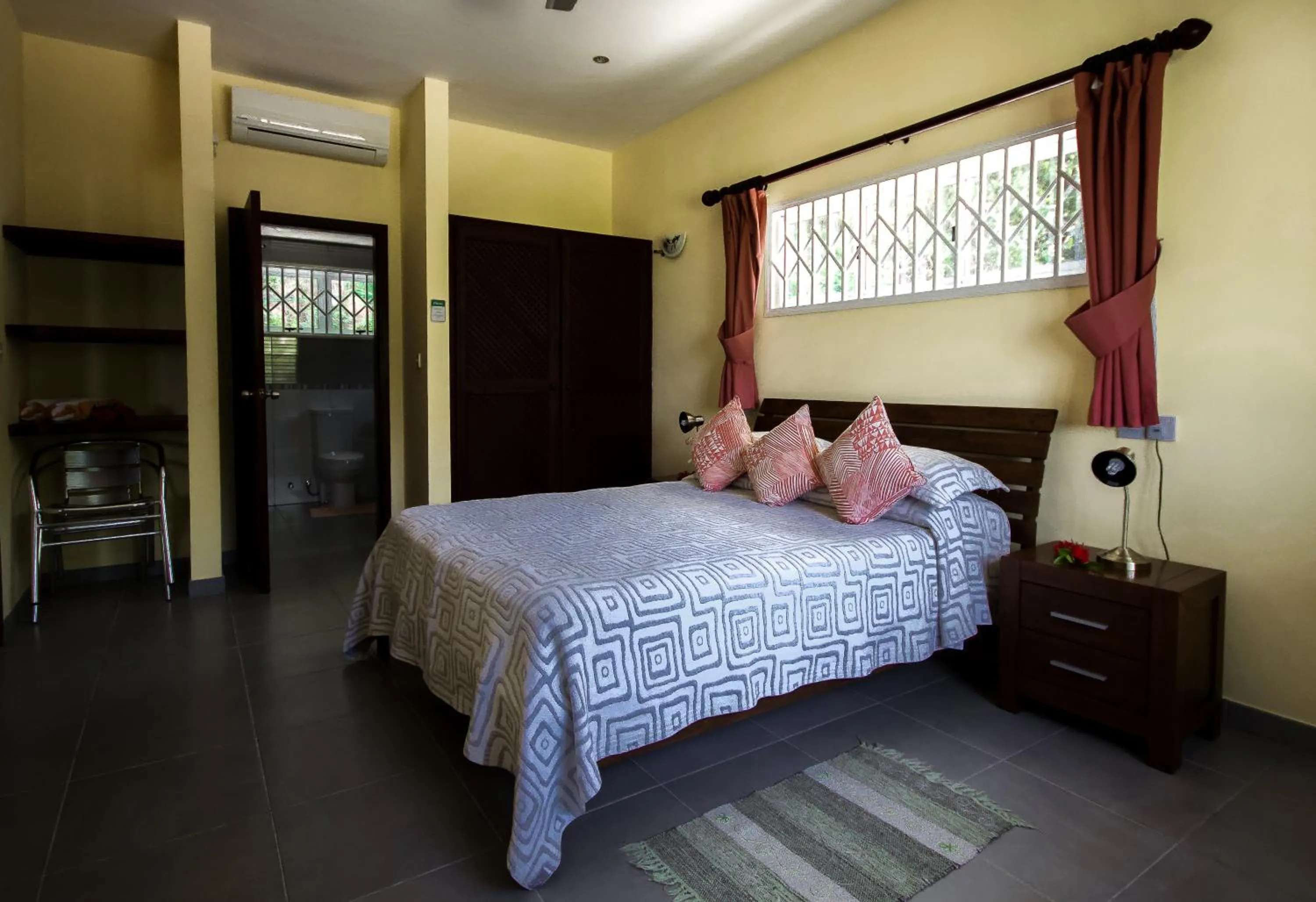Bedroom, Bed in Surfers Beach Self Catering Chalets