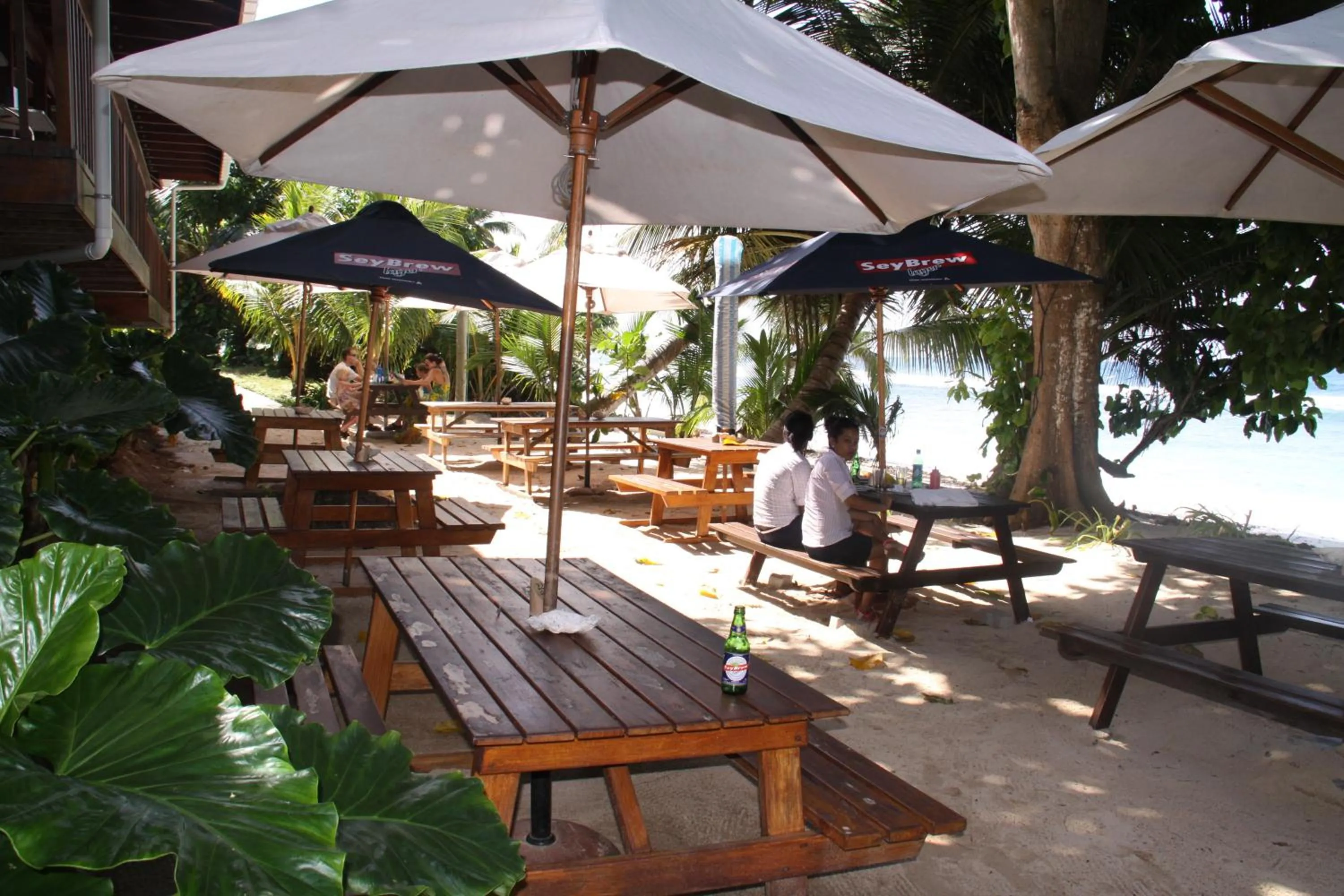 Restaurant/places to eat in Surfers Beach Self Catering Chalets