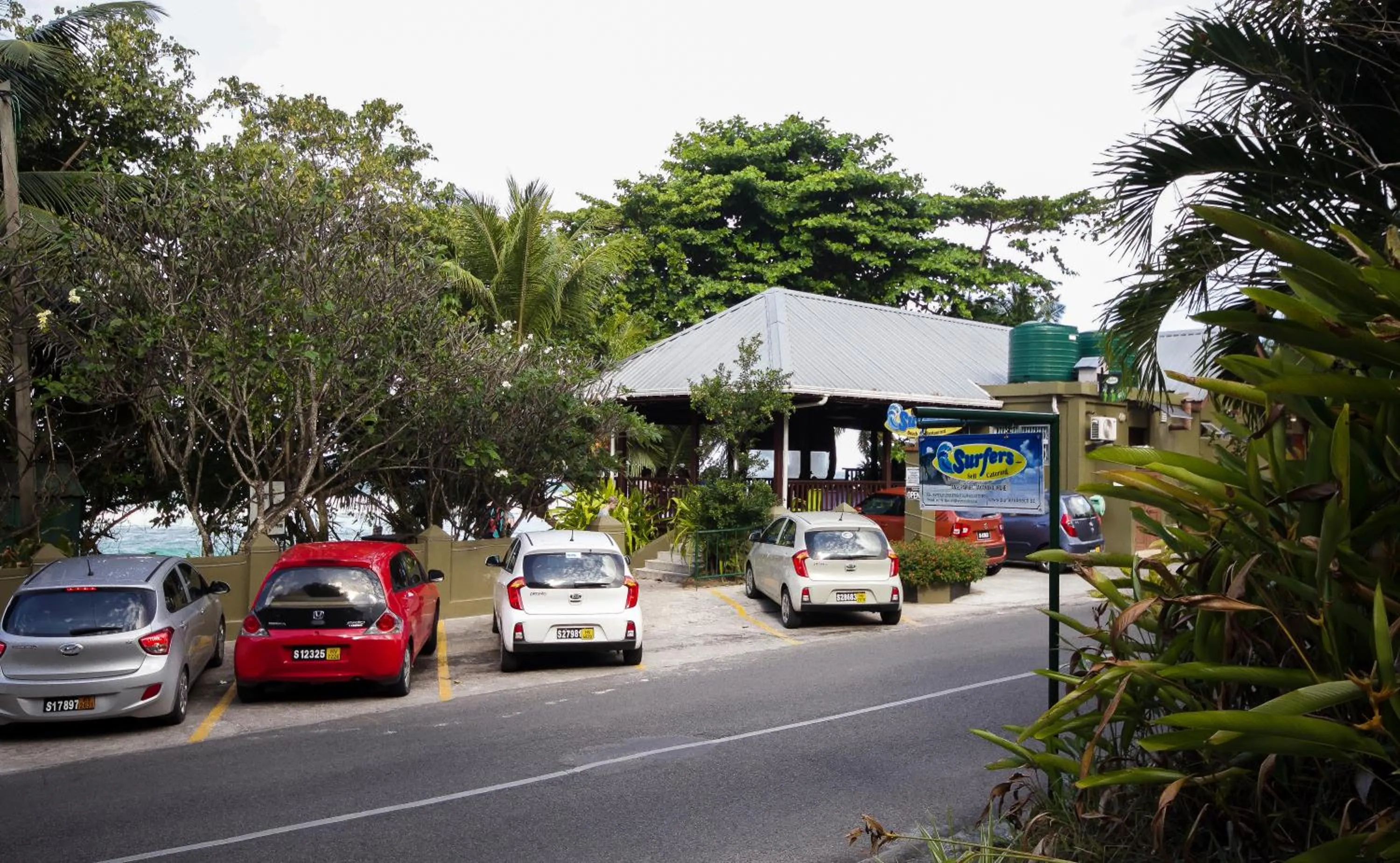 Restaurant/places to eat in Surfers Beach Self Catering Chalets