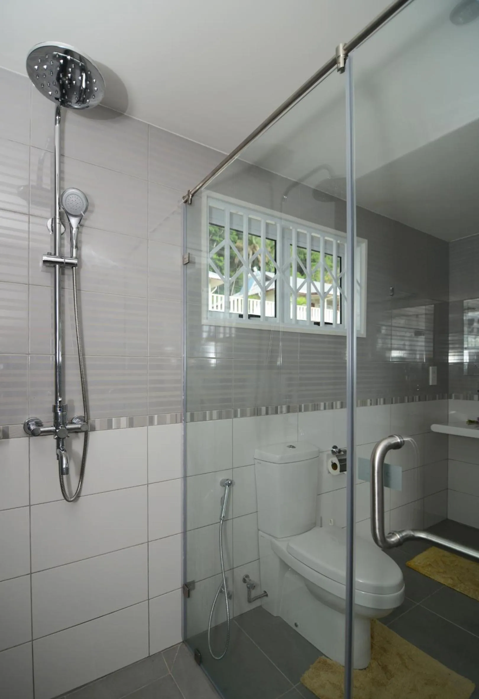 Bathroom in Surfers Beach Self Catering Chalets