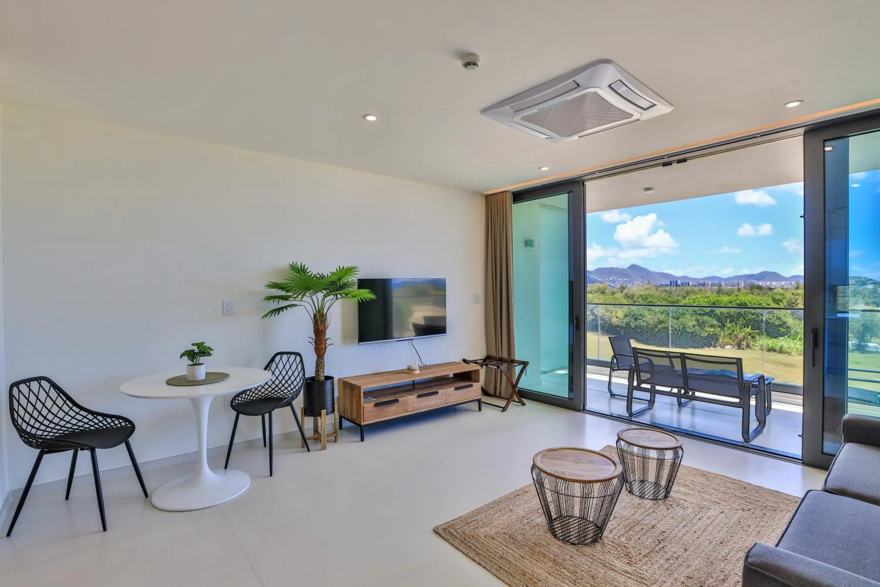 TV and multimedia in Fourteen at Mullet Bay