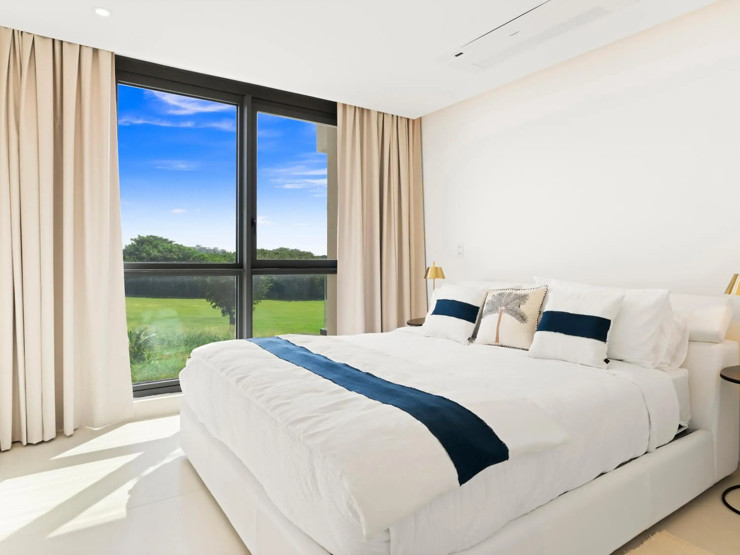 Bed in Fourteen at Mullet Bay Bed in Fourteen at Mullet Bay