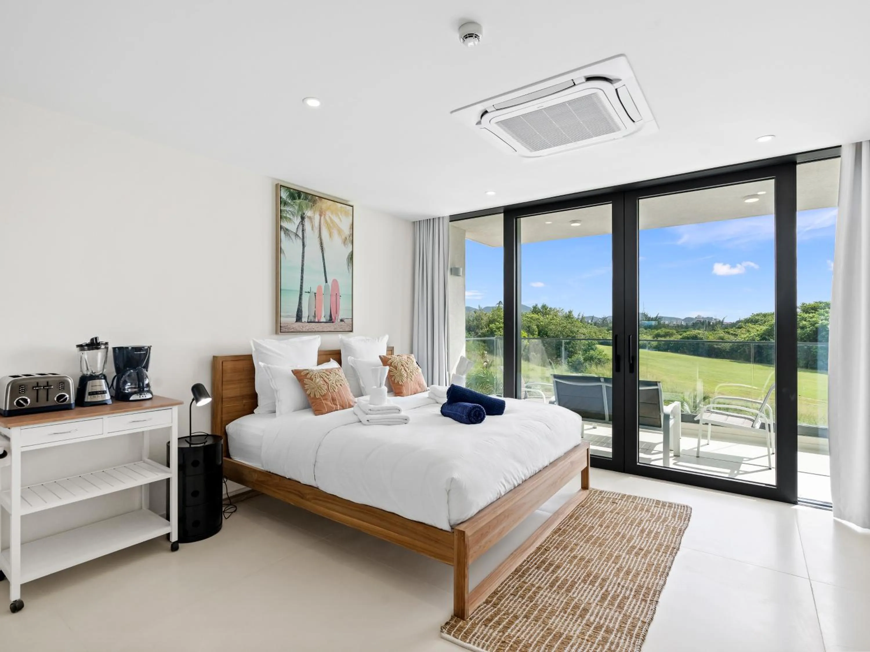 Photo of the whole room, Bed in Fourteen at Mullet Bay