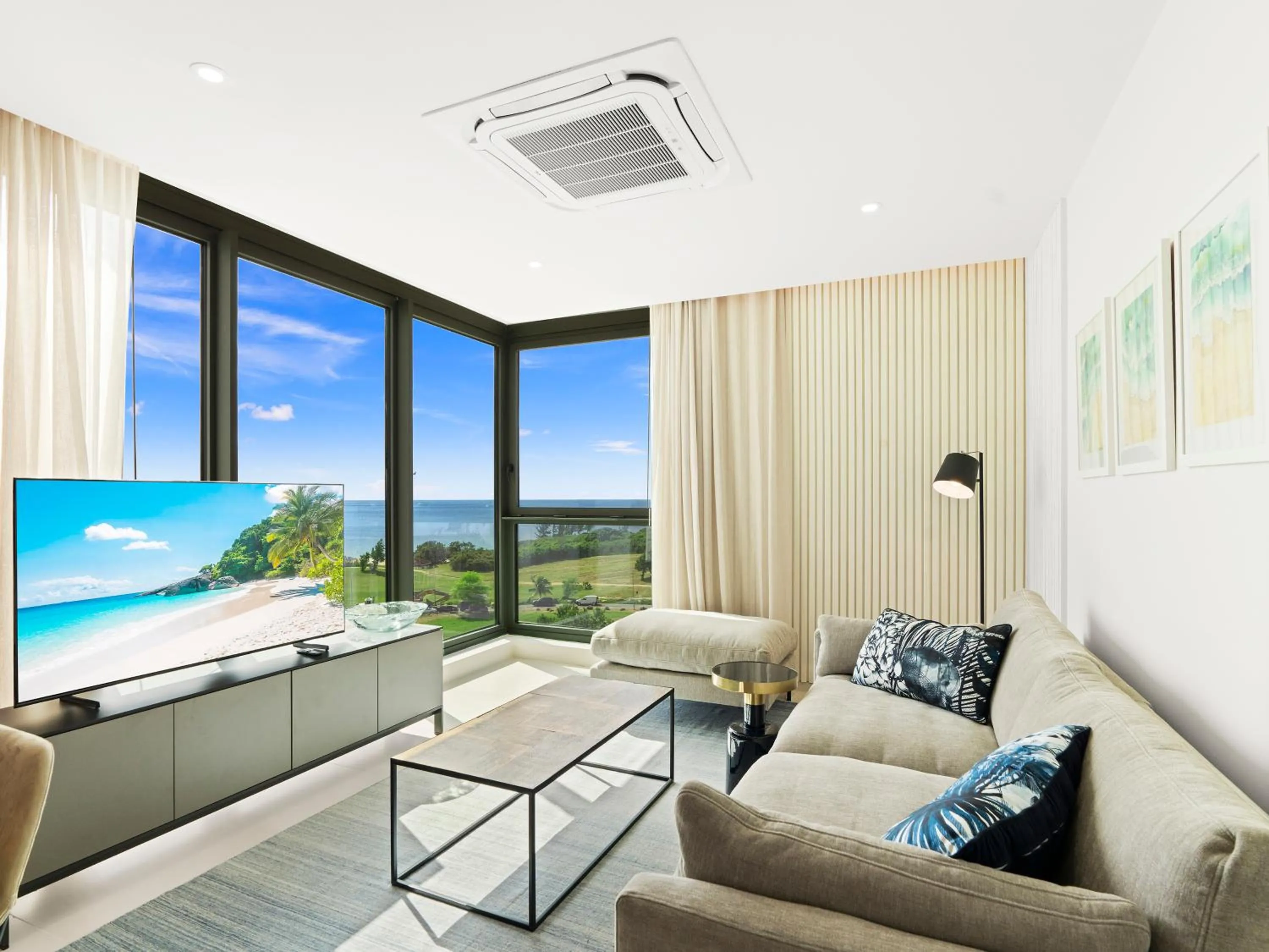 Communal lounge/ TV room in Fourteen at Mullet Bay