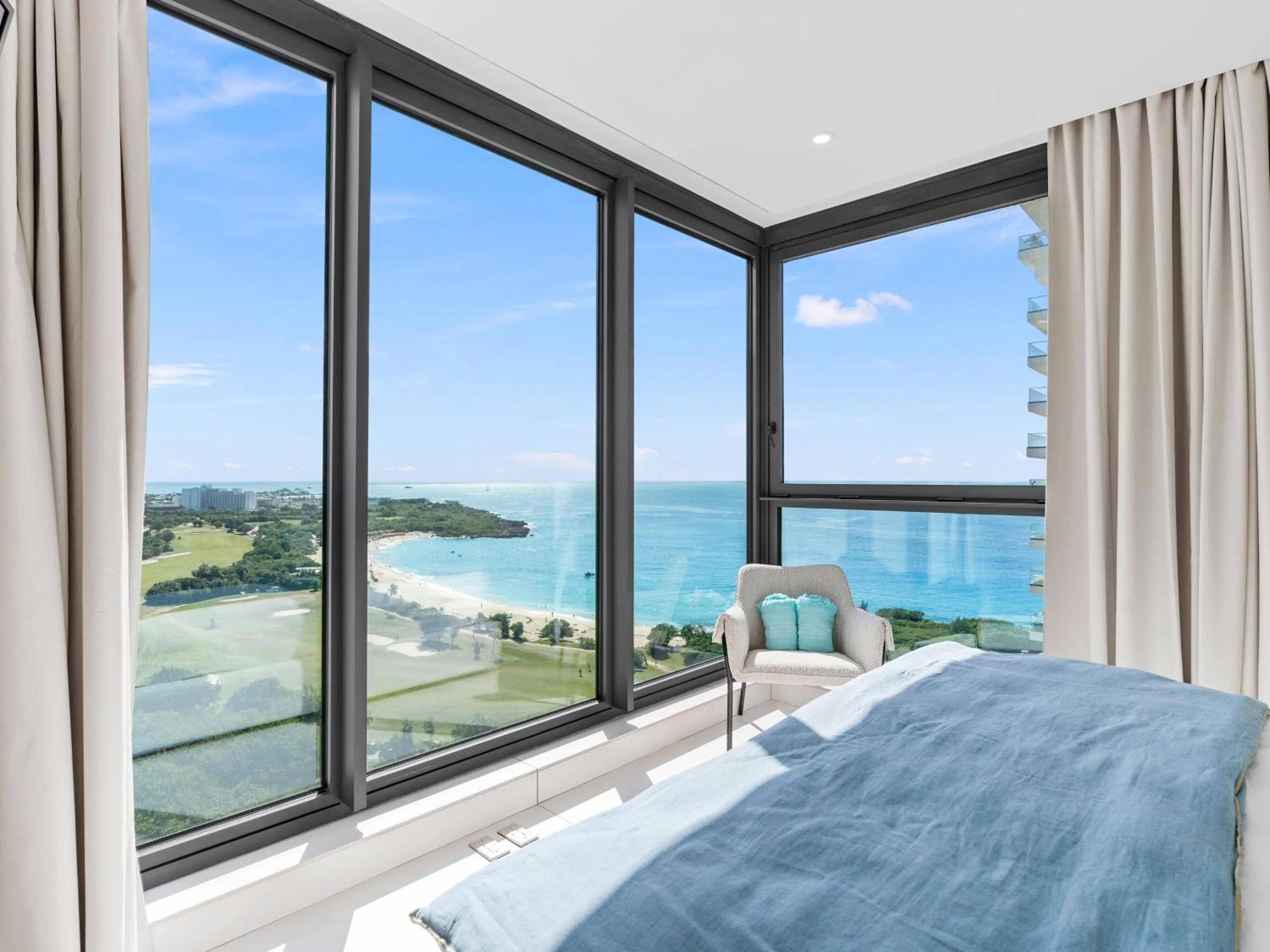 Photo of the whole room, Bed in Fourteen at Mullet Bay