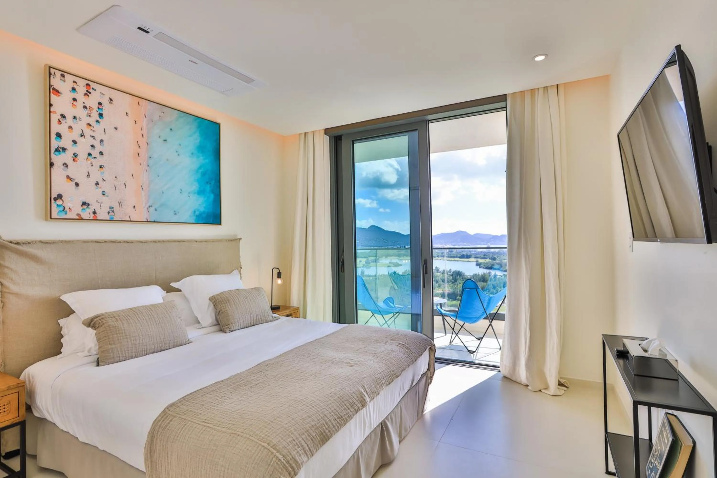 Bed in Fourteen at Mullet Bay