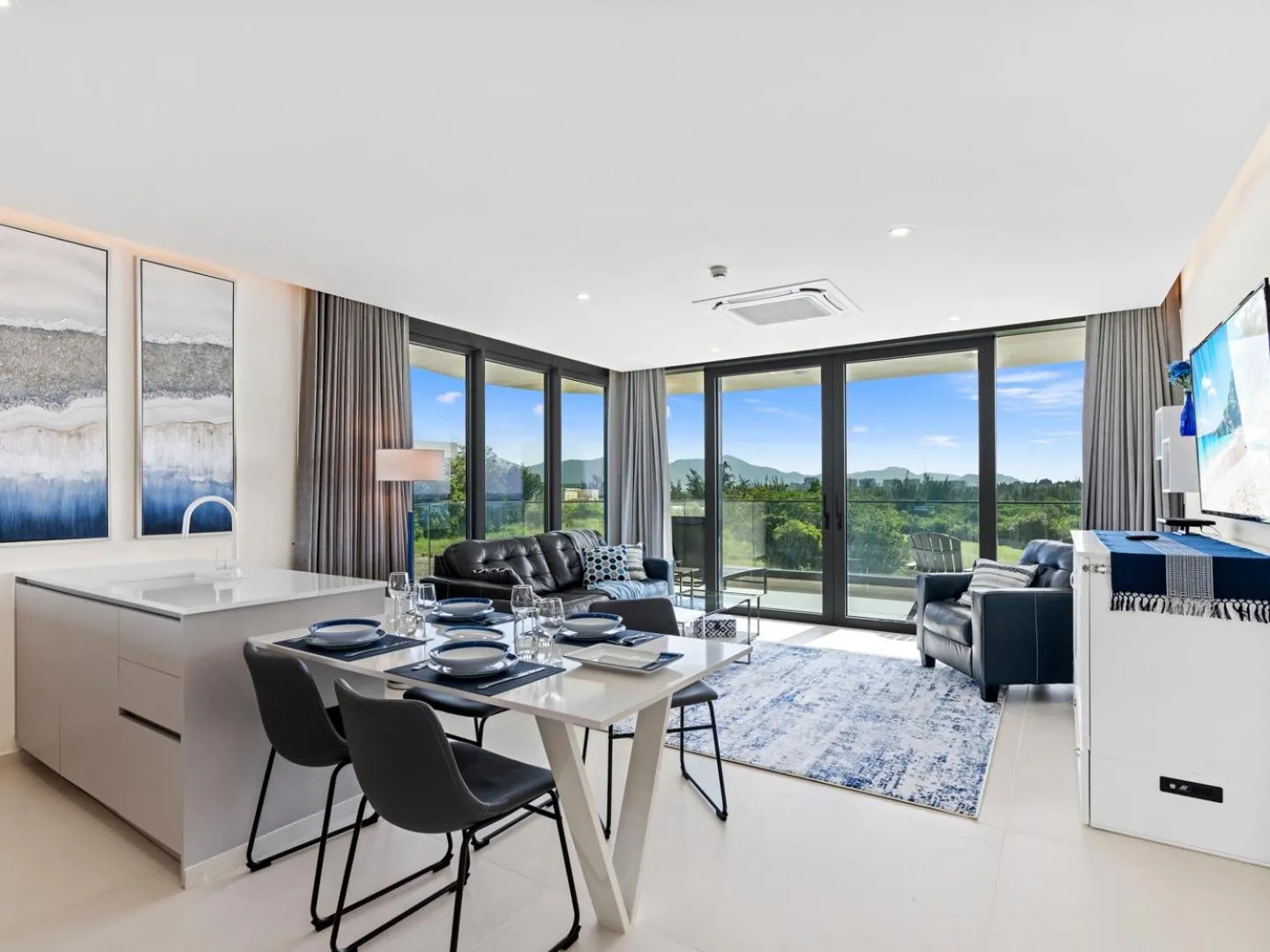 Communal lounge/ TV room in Fourteen at Mullet Bay