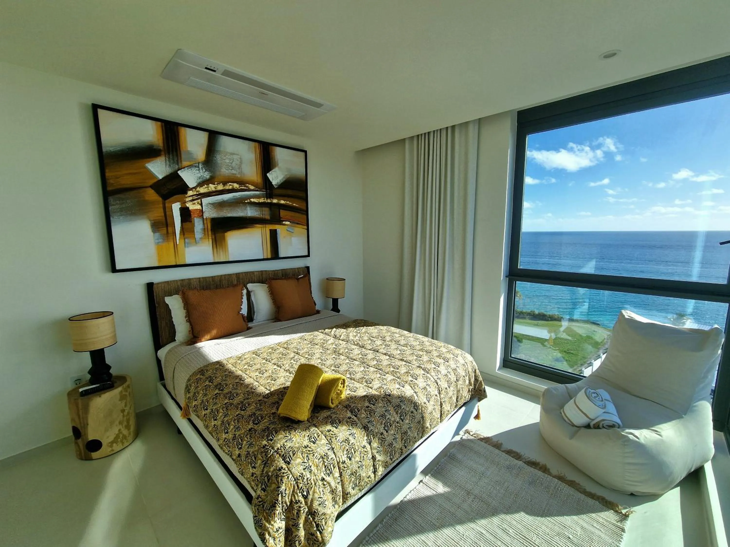 Bedroom, Bed in Fourteen at Mullet Bay