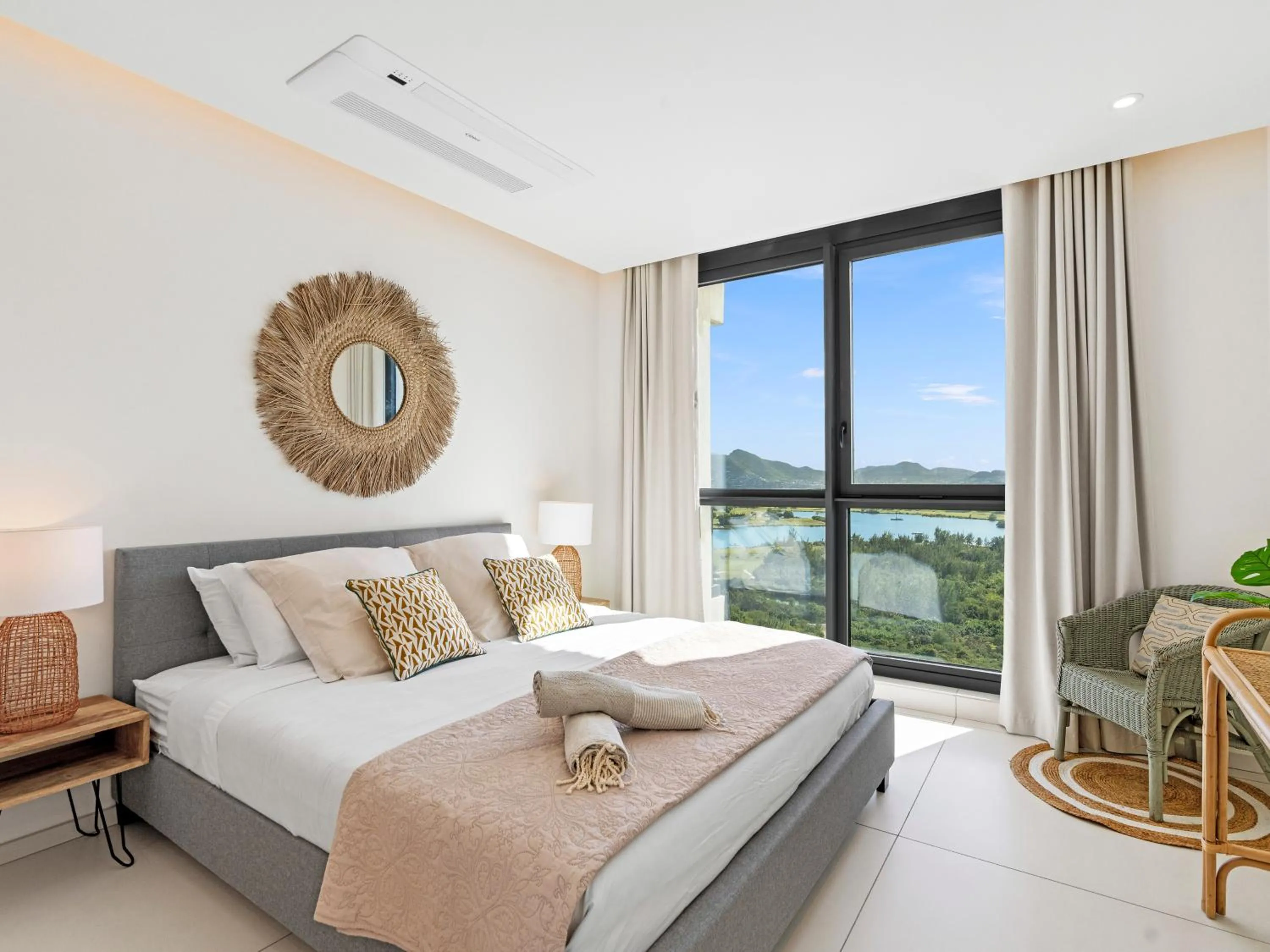 Photo of the whole room, Bed in Fourteen at Mullet Bay