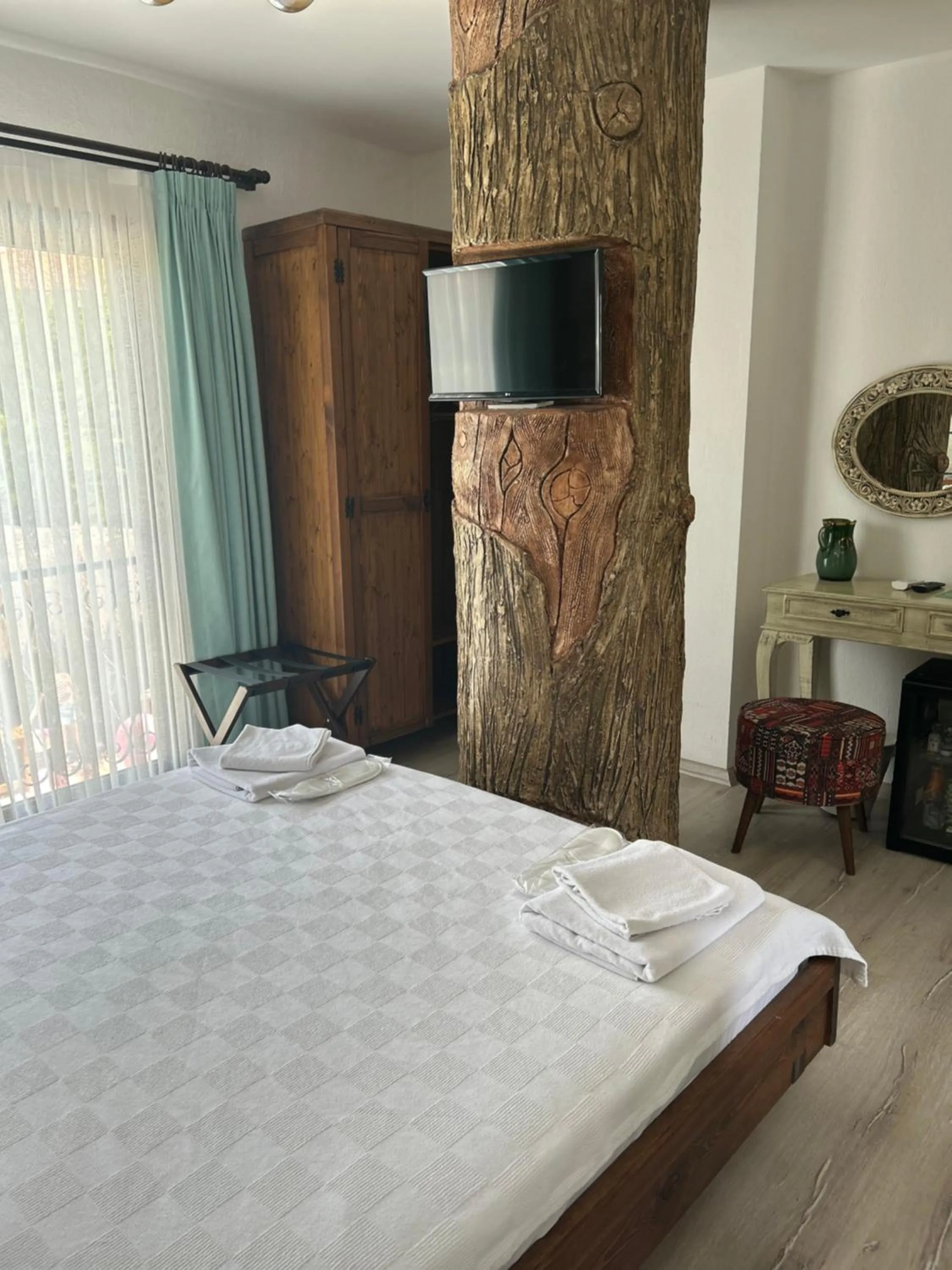 Photo of the whole room, Bed in Pupa Alaçatı Butik Otel