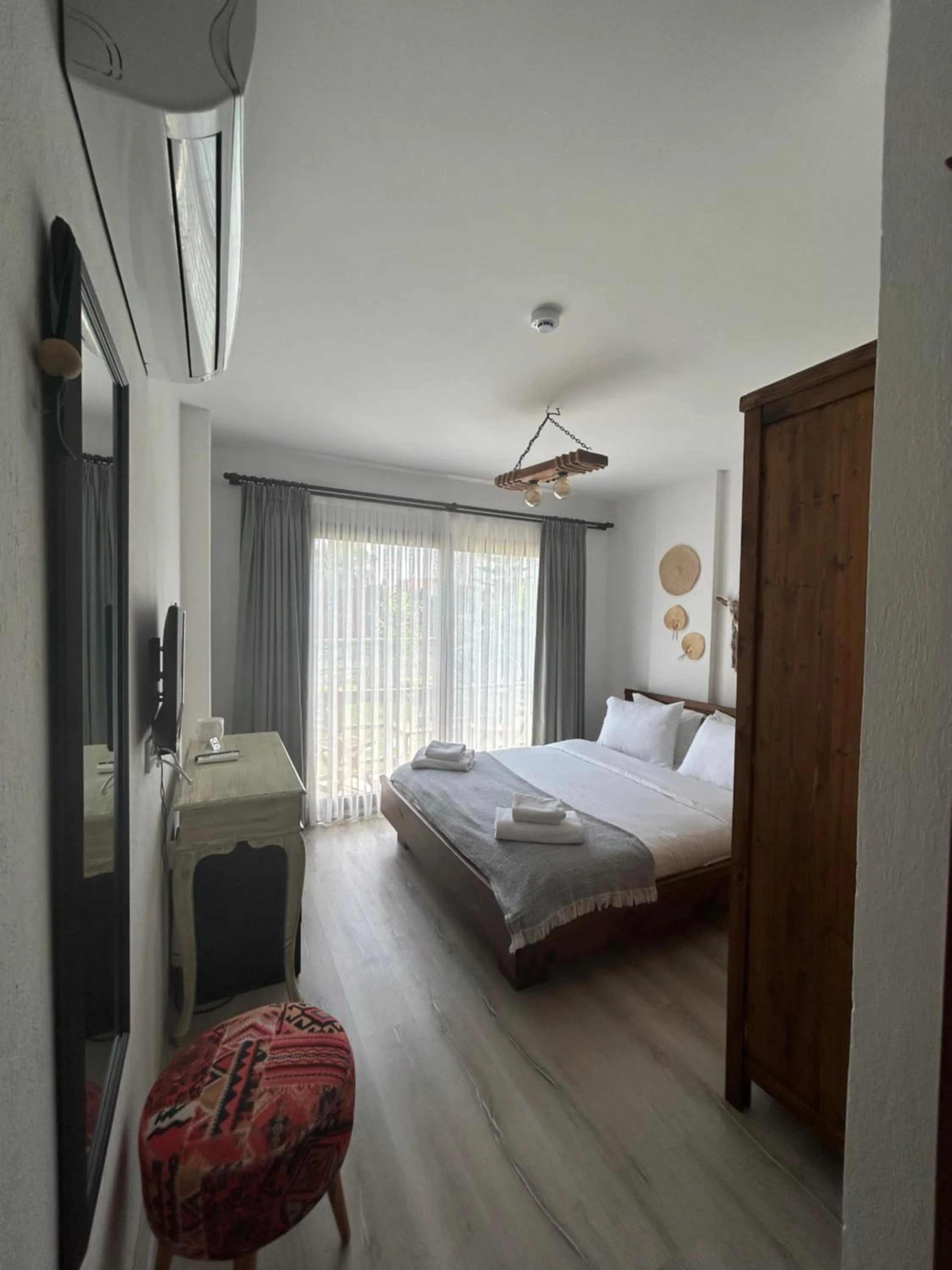 Photo of the whole room, Bed in Pupa Alaçatı Butik Otel