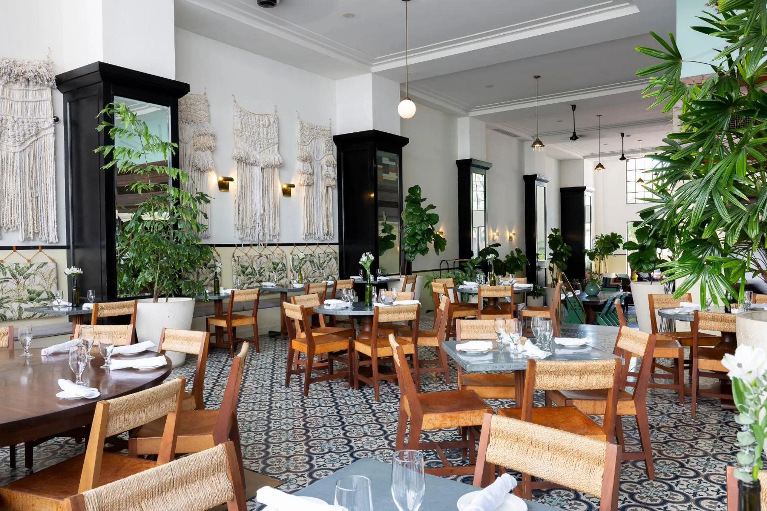 Restaurant/places to eat in American Trade Hotel