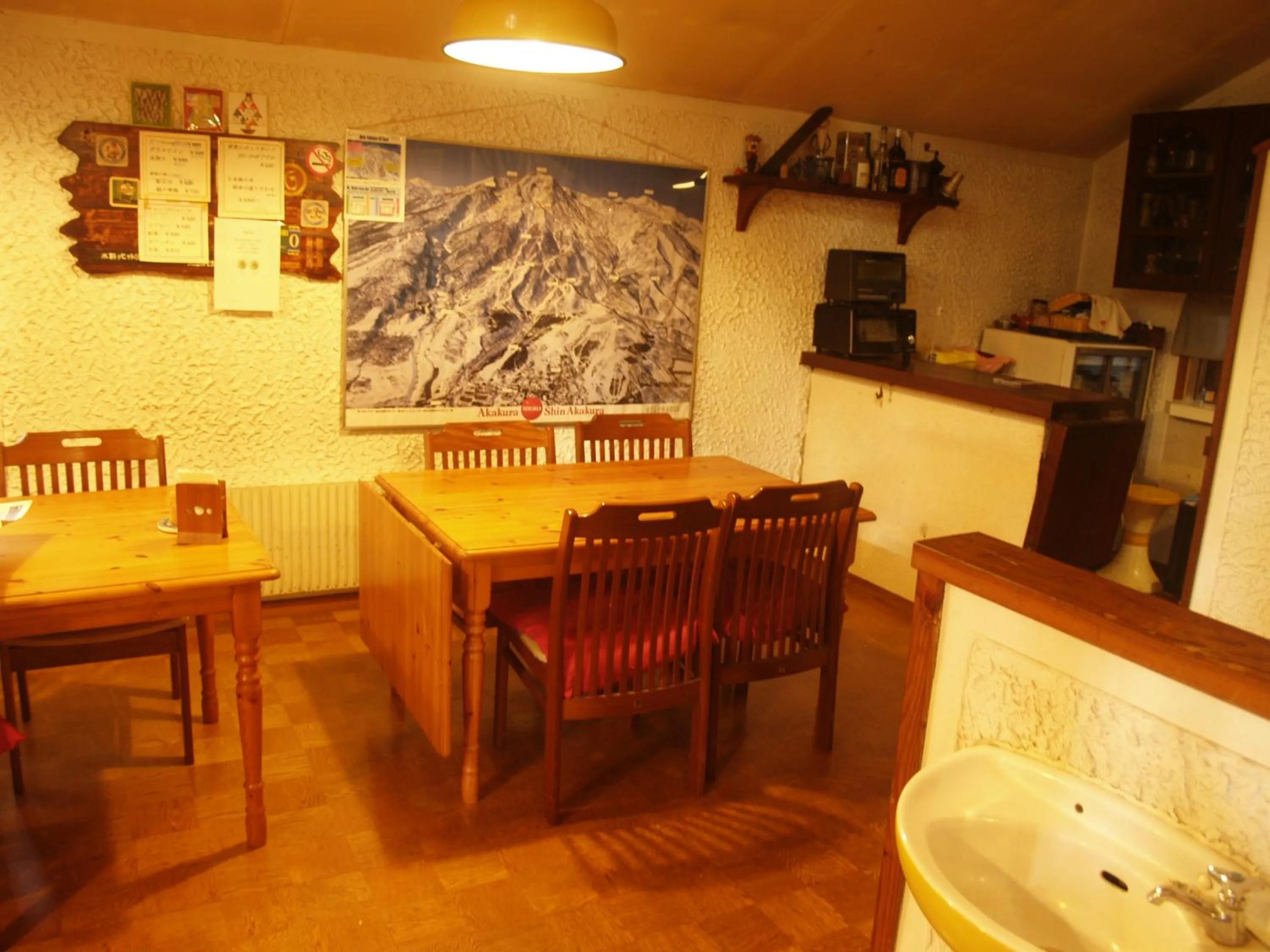 Communal lounge/ TV room in Woody House Kazamidori