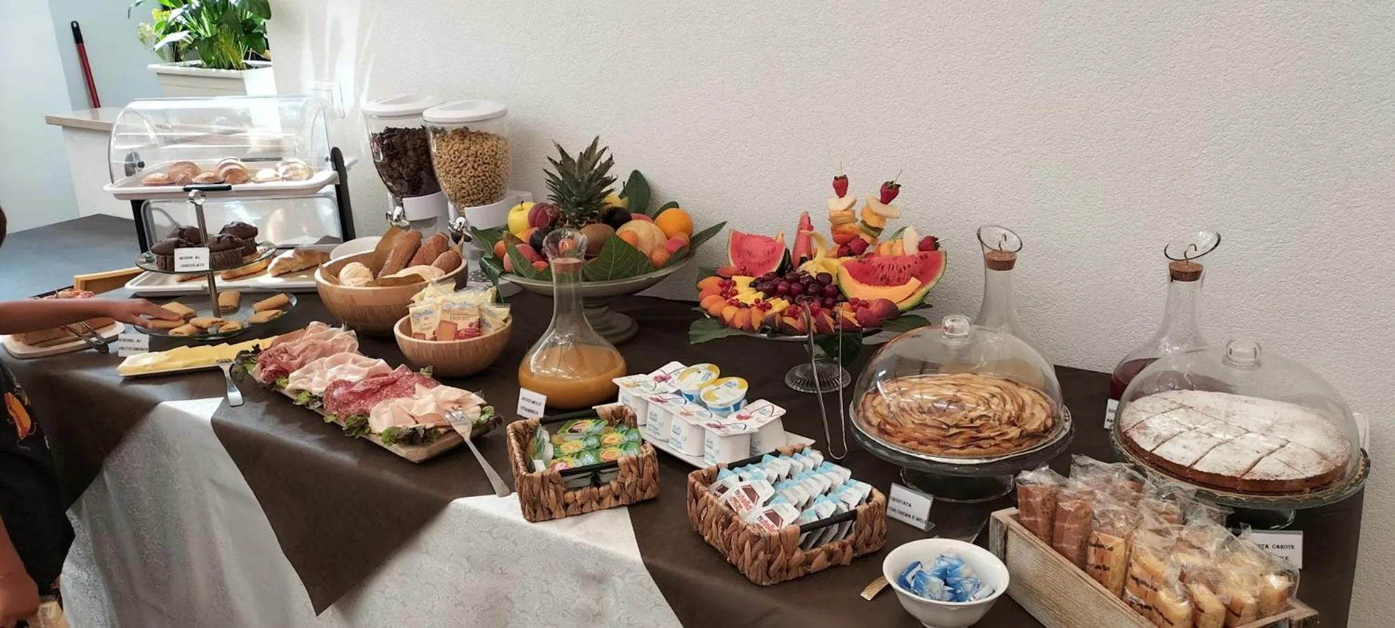 Buffet breakfast in IL GIGLIO B&B