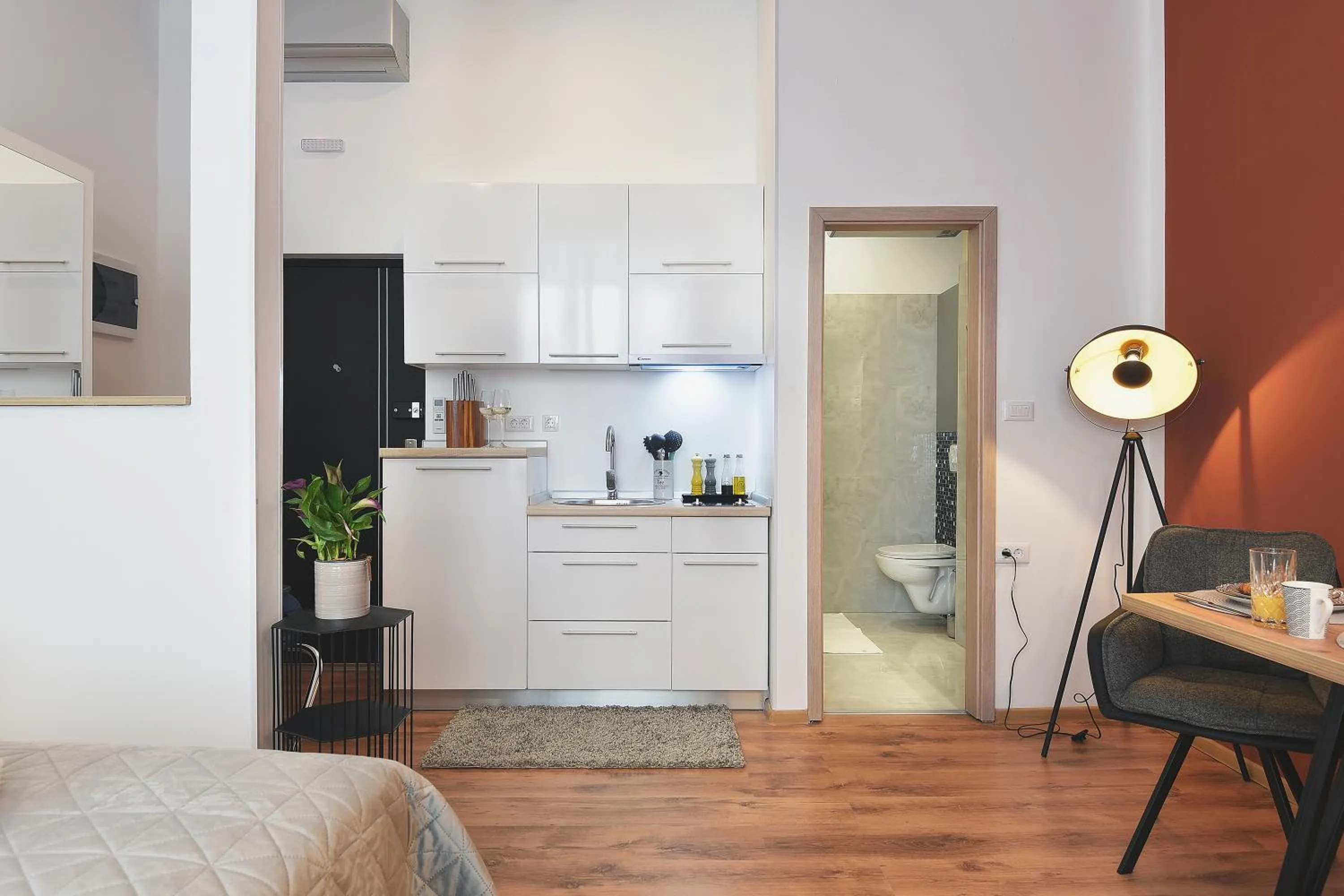 Kitchen or kitchenette, Bed in Emi Luxury Apartments
