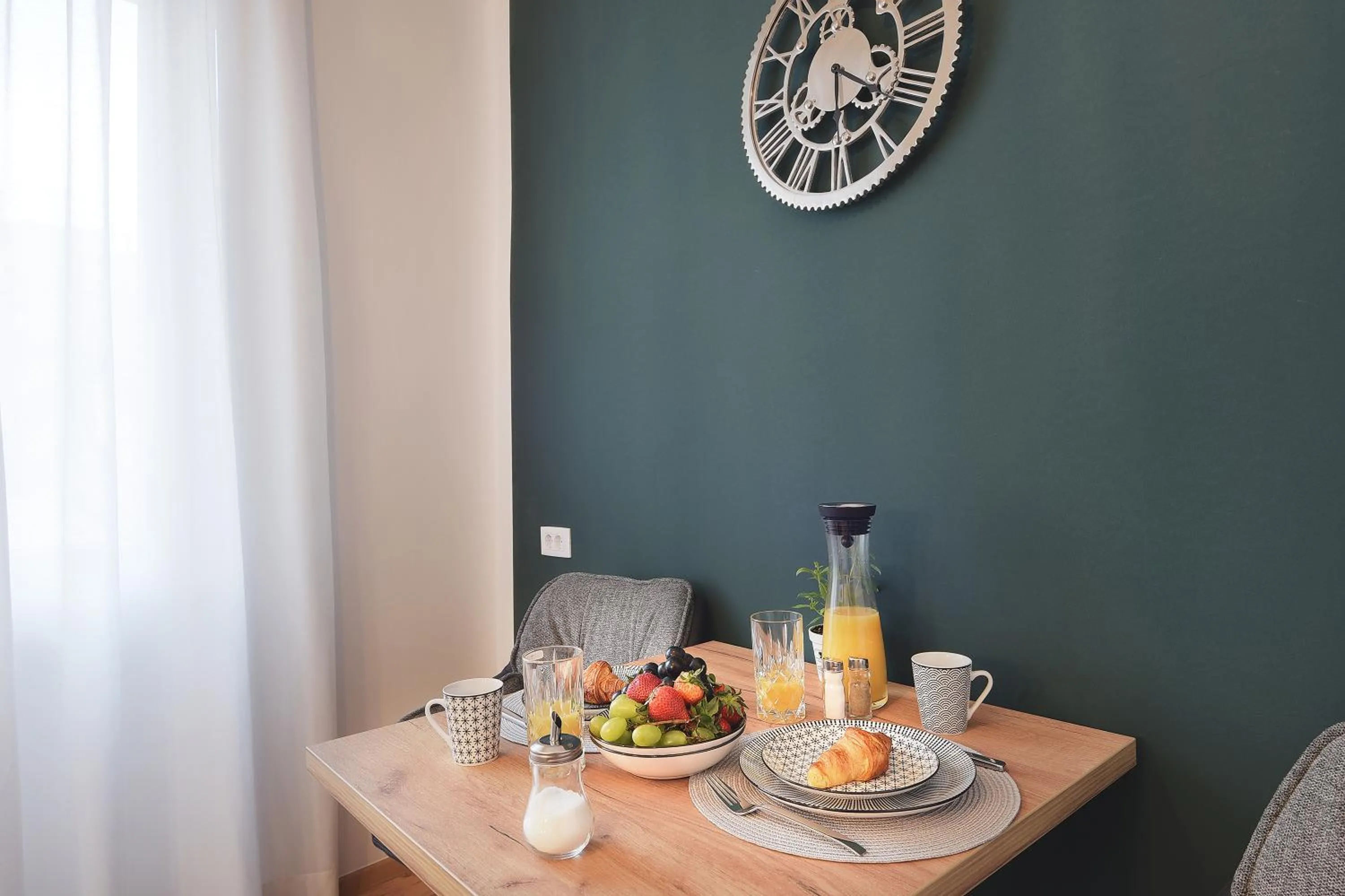 Food and drinks in Emi Luxury Apartments