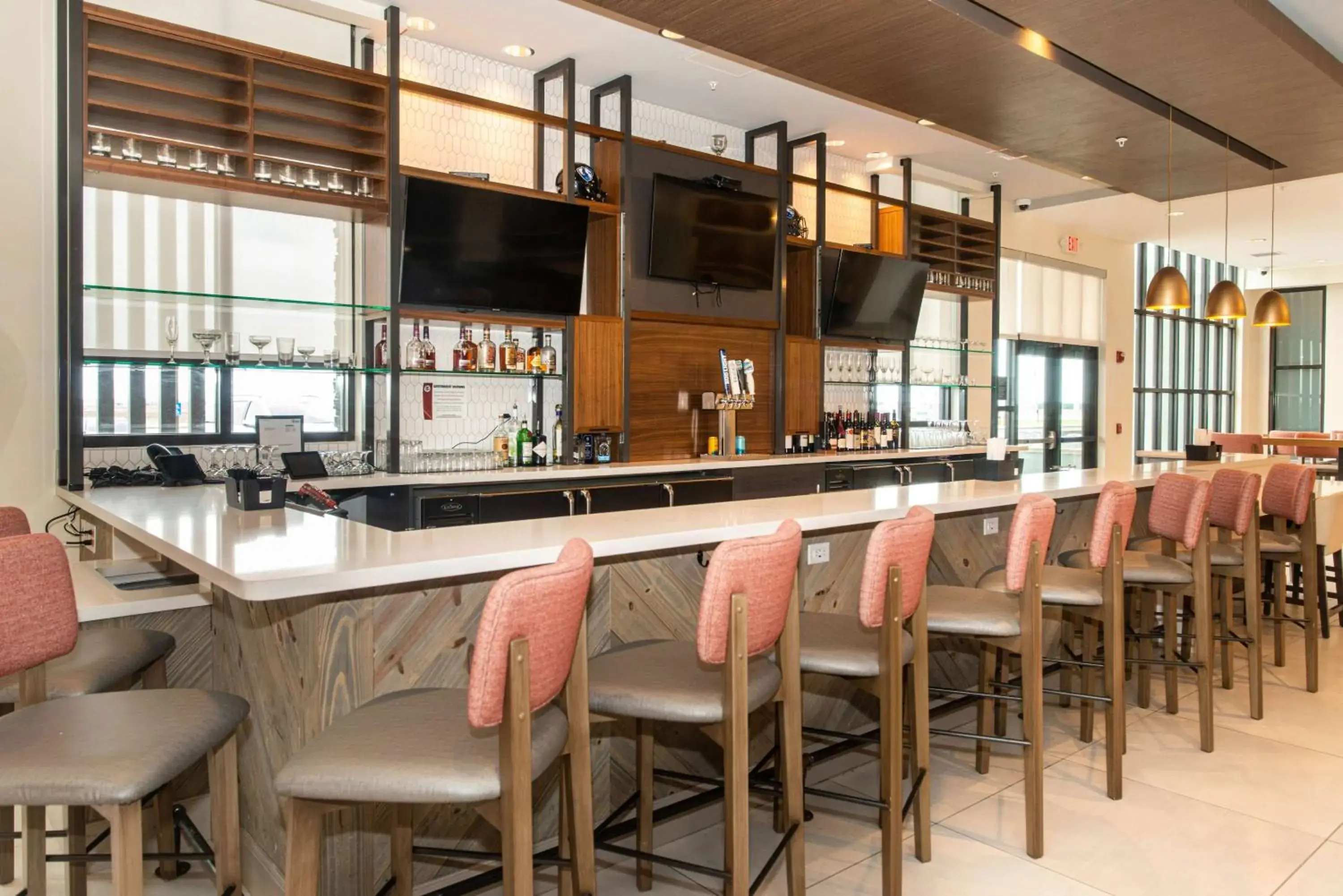 Lounge or bar in Hilton Garden Inn Mattoon, IL Lounge or bar in Hilton Garden Inn Mattoon, IL