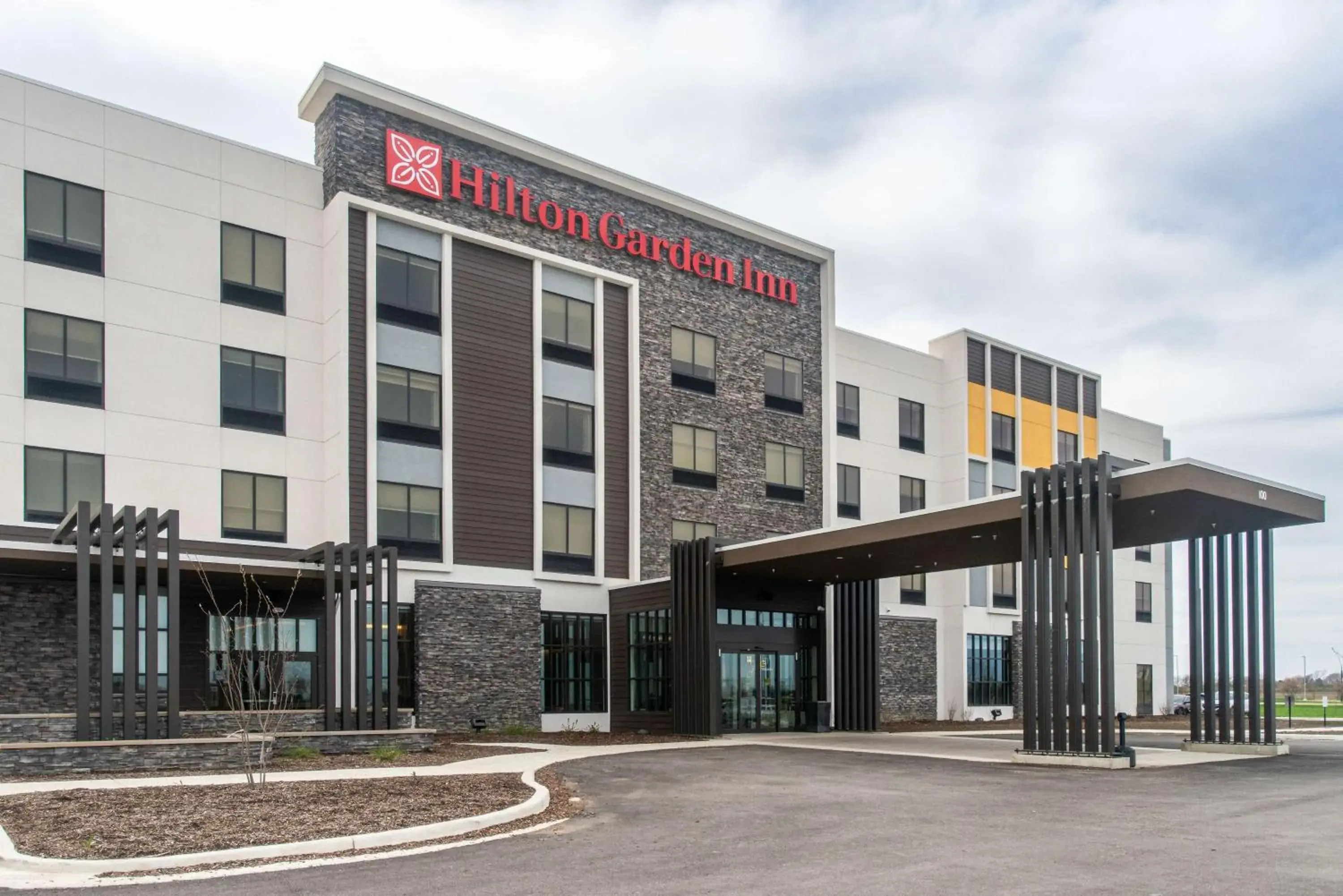 Property building in Hilton Garden Inn Mattoon, IL Property building in Hilton Garden Inn Mattoon, IL