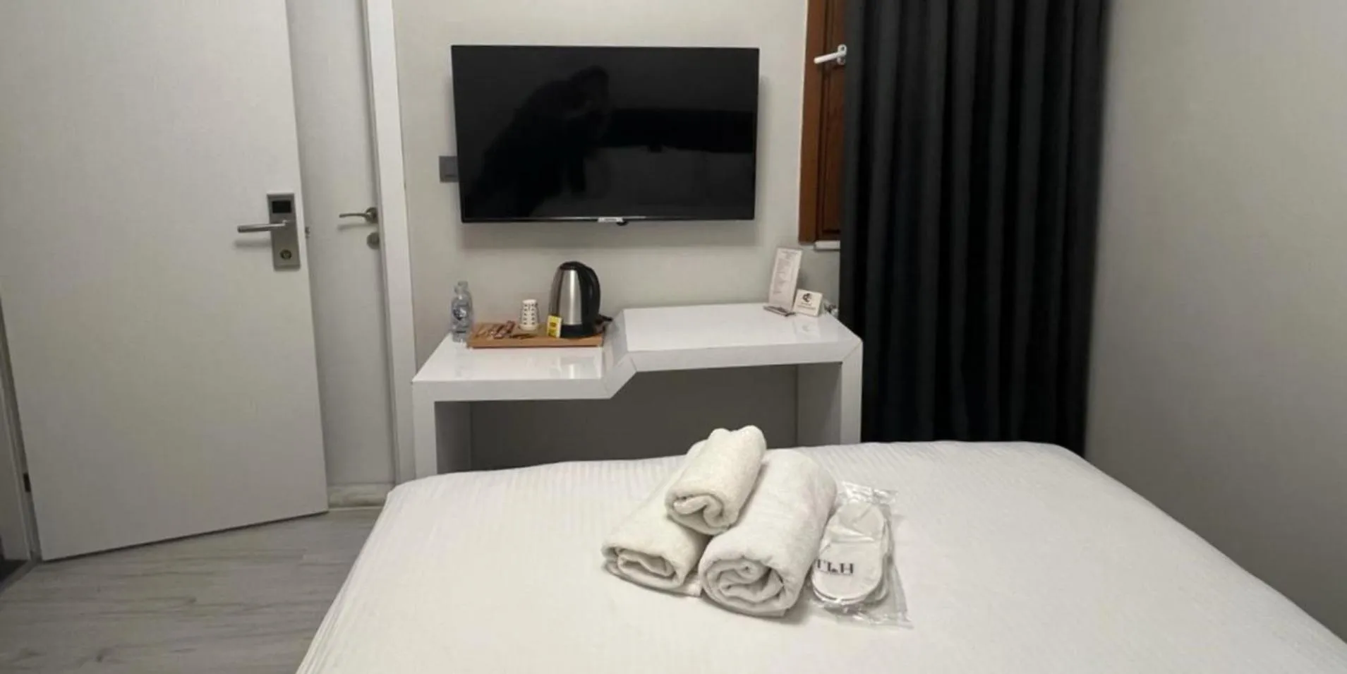 TV and multimedia, Bed in Taksim Leon's Hotel