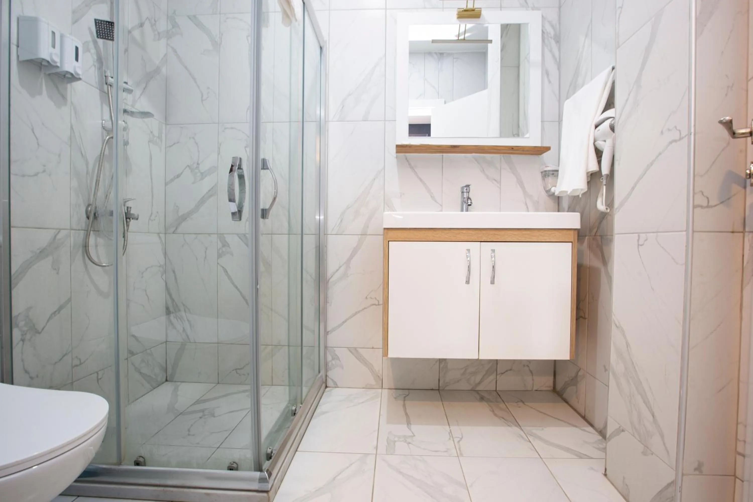 Shower in Taksim Leon's Hotel