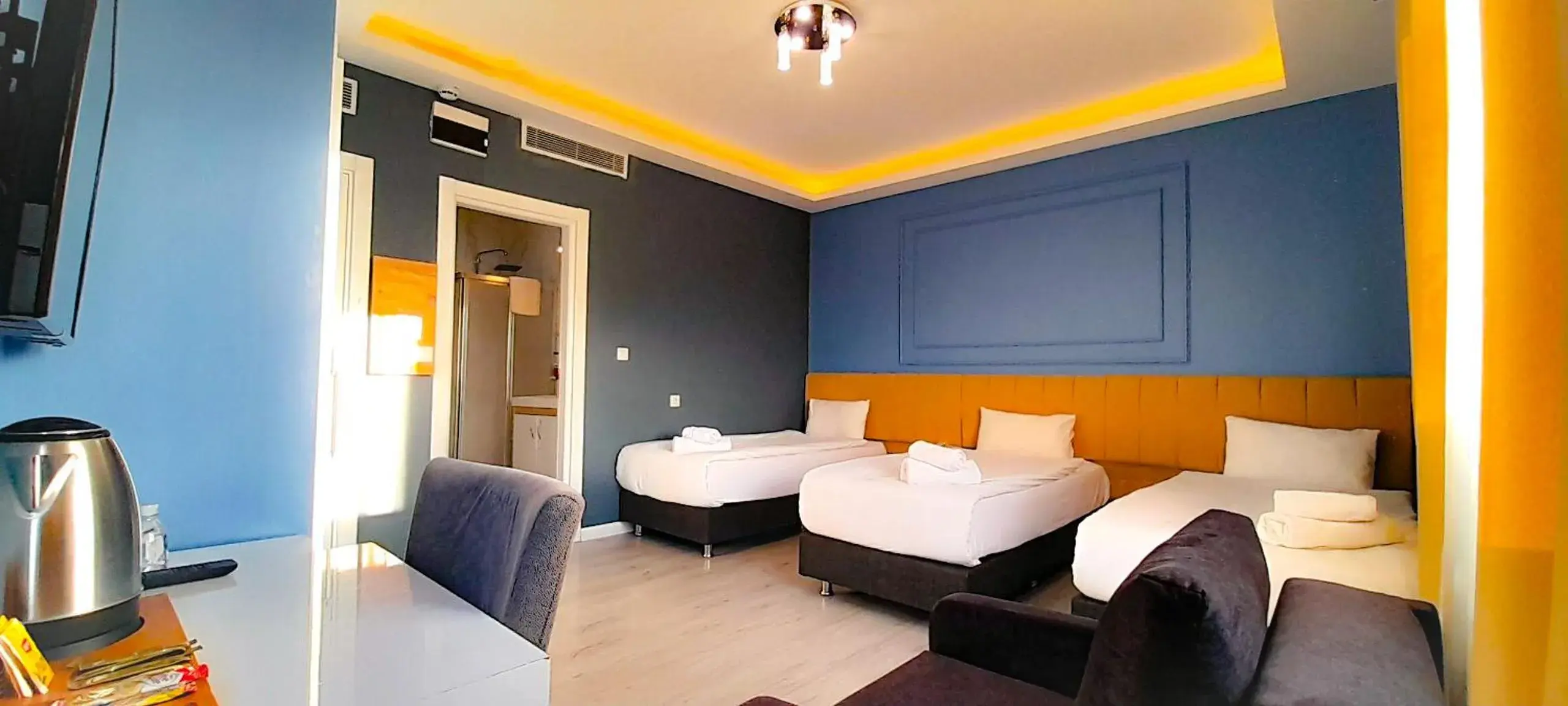 Photo of the whole room, Bed in Taksim Leon's Hotel Photo of the whole room, Bed in Taksim Leon's Hotel