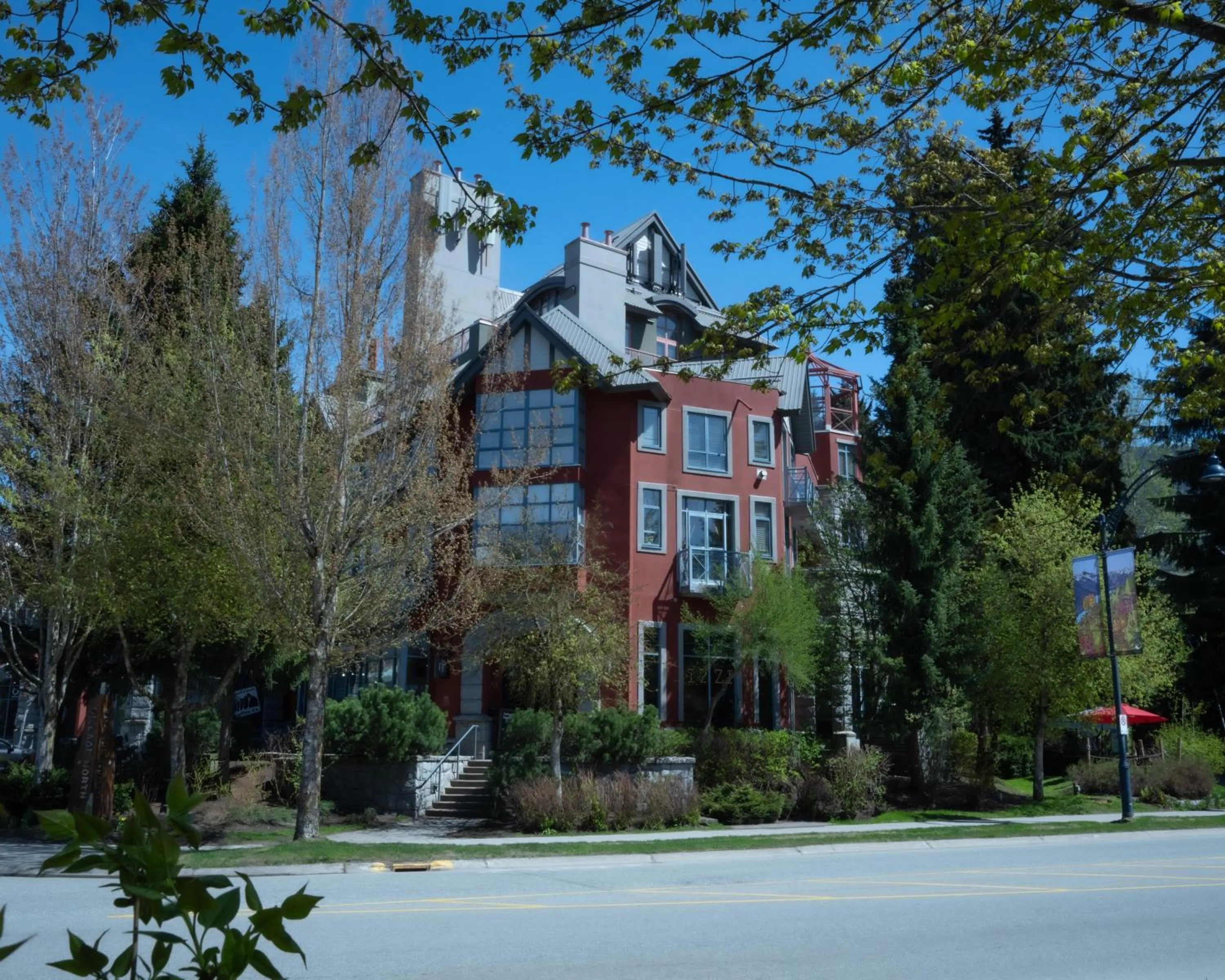 Alpenglow Lodge Sunny Studio with Sitting Area by MVA