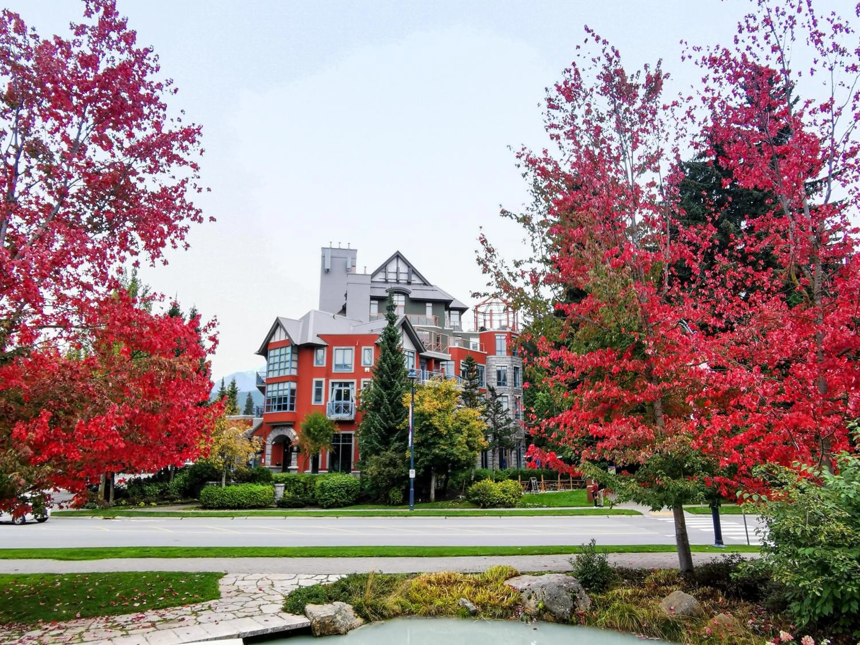 Alpenglow Lodge Sunny Studio with Sitting Area by MVA