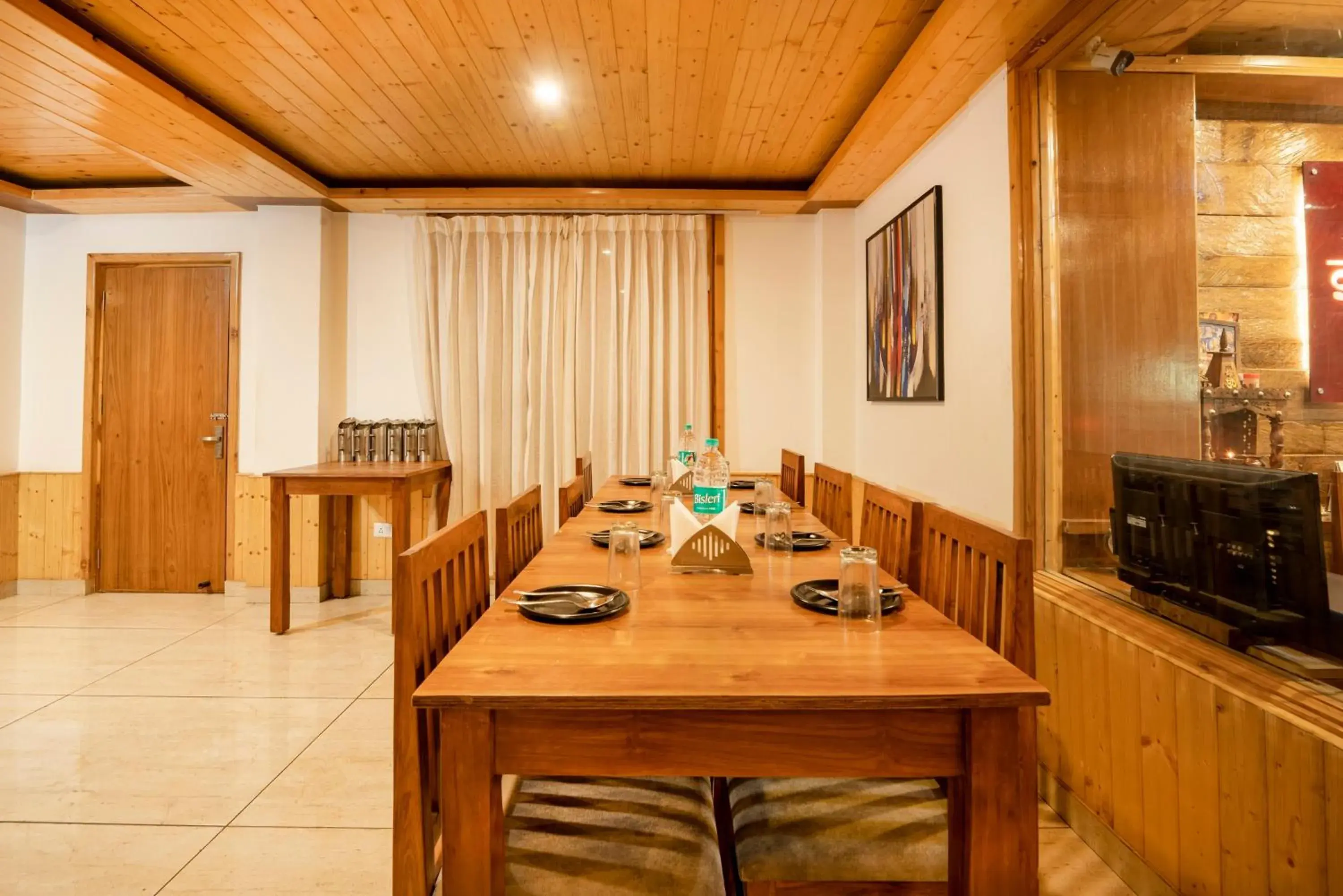 Restaurant/places to eat in Treebo Premium Sattva With Mountain View Restaurant/places to eat in Treebo Premium Sattva With Mountain View