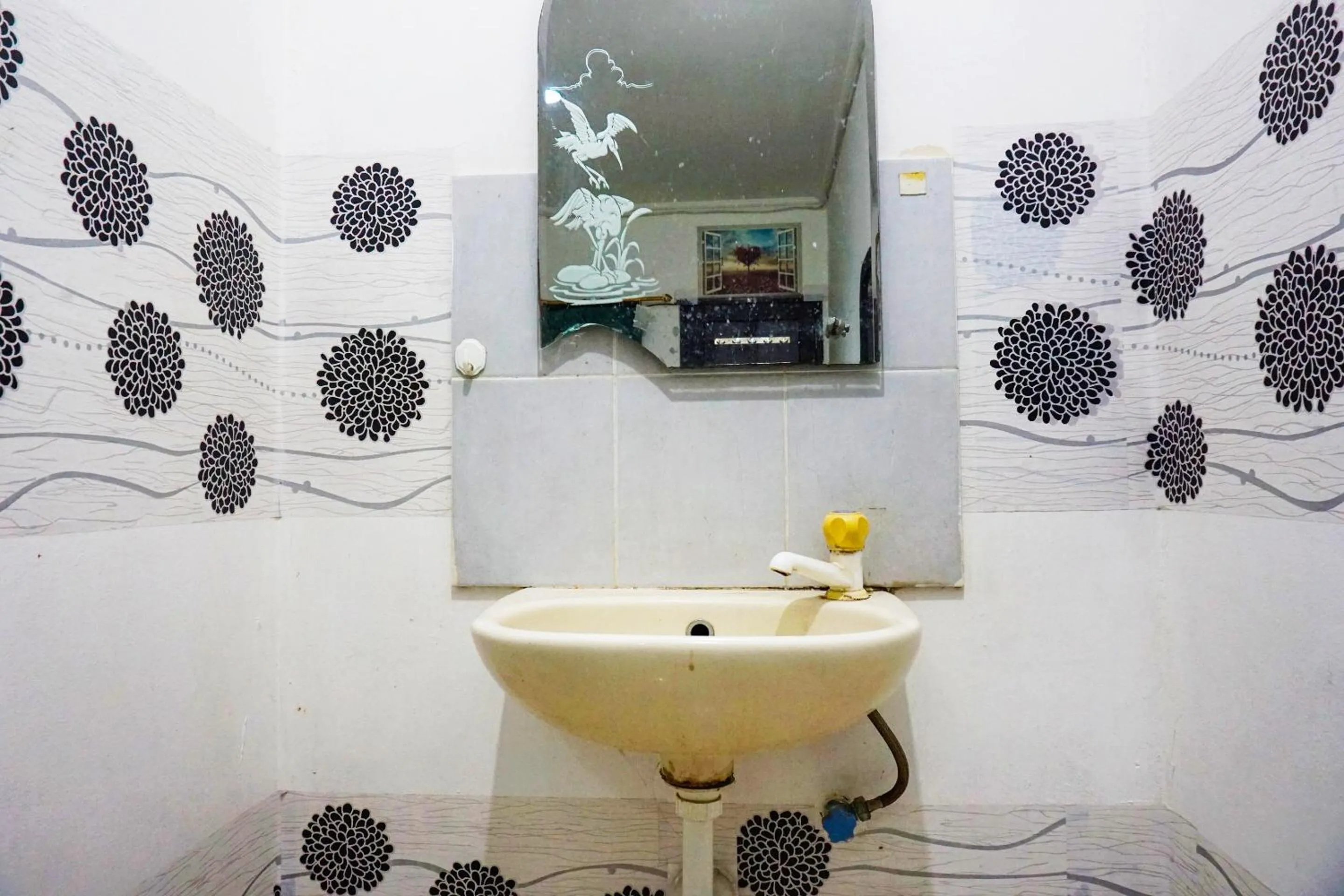 Bathroom in Hotel O Royani Residence